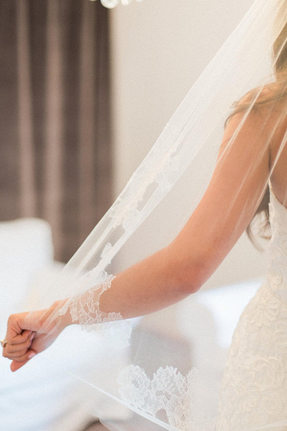 Ivory Eliza Bridal Tulle & French Lace Fingertip Veil - Elegant Wedding Accessory for Brides, Bridal Shower & Photo Shoots