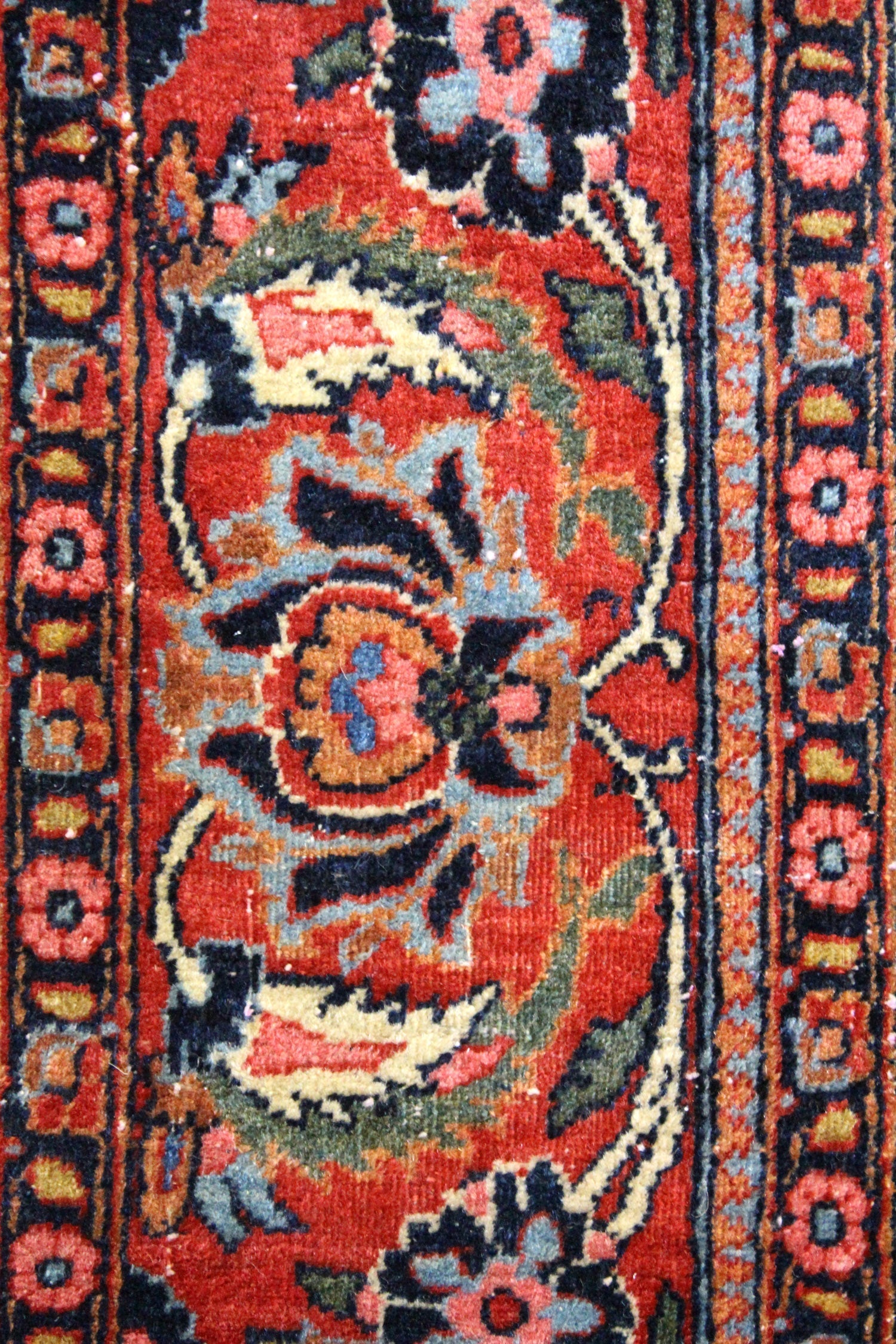 Antique Isfahan Handwoven Traditional Persian Rug - J63617 - Perfect for Living Room, Bedroom & Home Decor