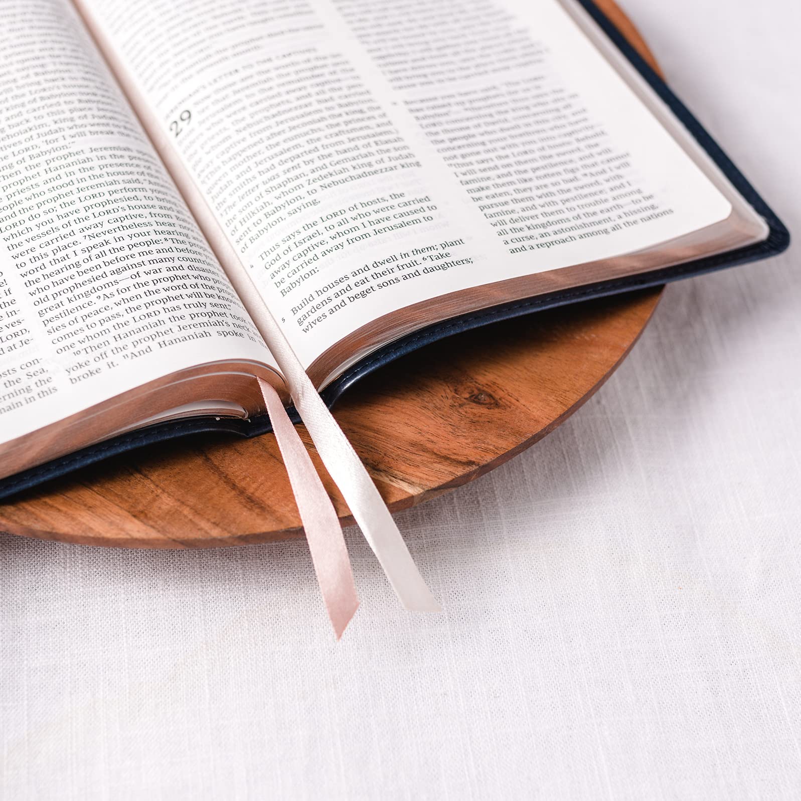 NKJV Thinline Bible - Large Print, Leathersoft Cover, Blue with Red Letter Text, Comfort Print | Holy Bible New King James Version | Perfect for Daily Devotion, Church Services & Bible Study