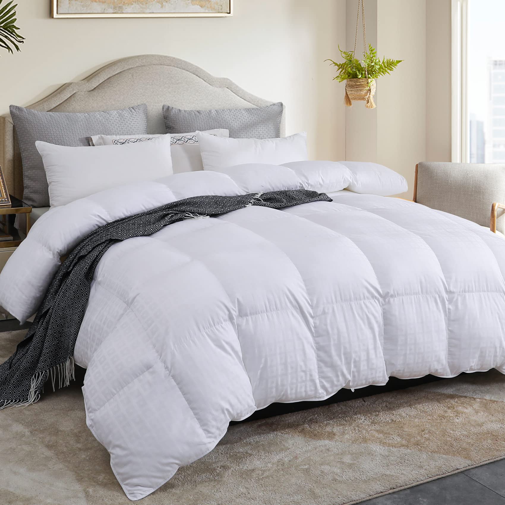 Premium SNOWMAN 93% Goose Down Comforter Queen Size - Medium Warmth Fluffy Duvet Insert with 100% Egyptian Cotton Shell - 750 Fill Power - All Season Bedding for Cold Winter Nights & Cozy Sleep (White, Queen)