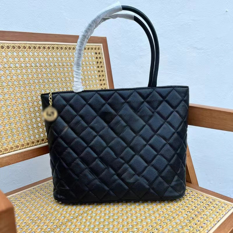 Stylish Large Capacity Tote Bag for Women - Waterproof & Durable Shopping, Beach, Work & Travel Tote - Perfect for Work, Gym, Groceries & Daily Use