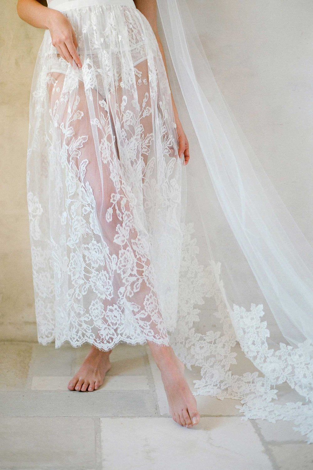 Elegant Lush Alencon French Lace One Tier Wedding Veil - Perfect for Bridal Ceremonies & Romantic Photos