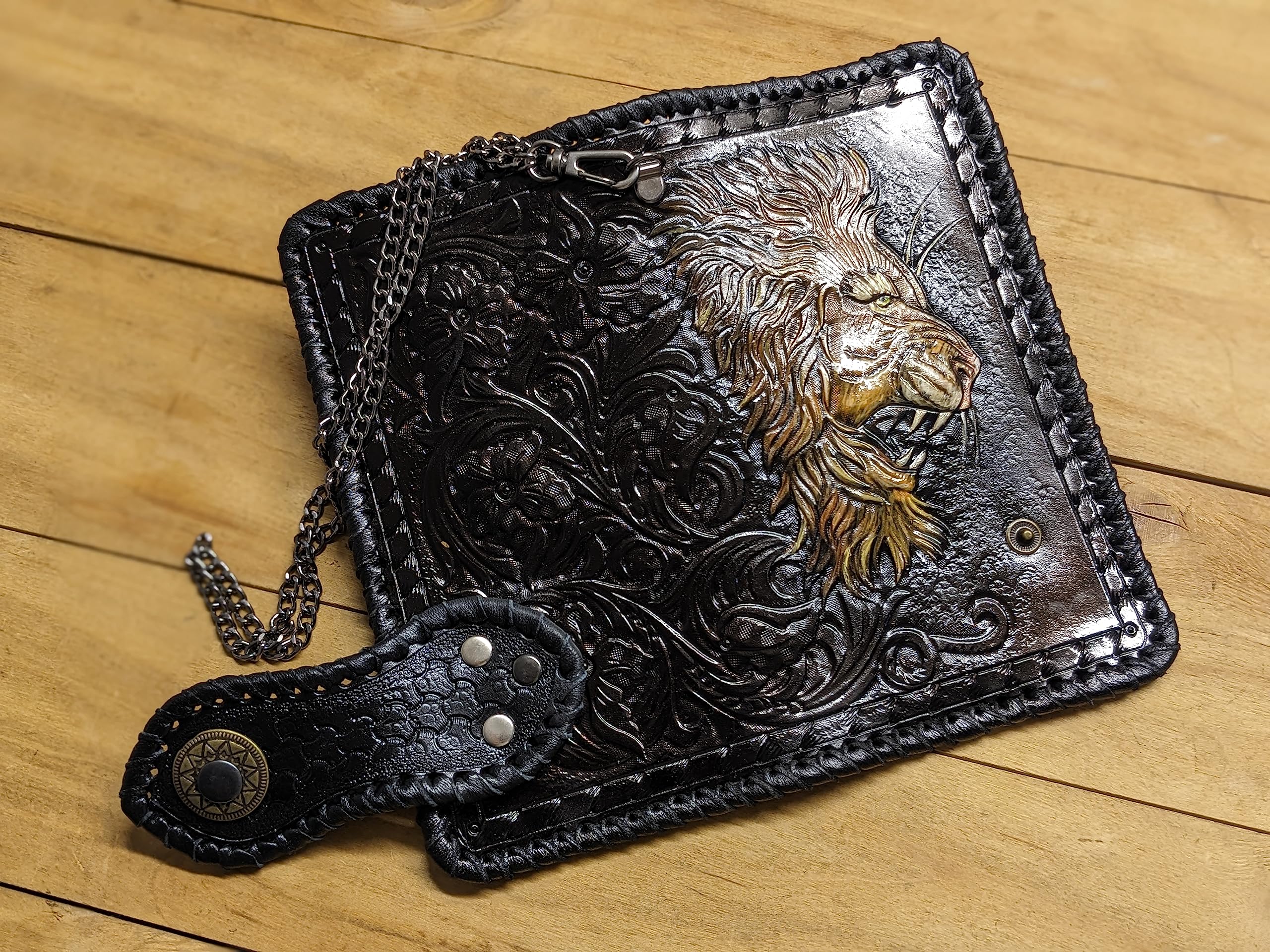 Men's 3D Genuine Leather Wallet - Hand-Carved Biker Wallet with Lion King Design, Custom Personalized Long Wallet for Men | Perfect for Motorcycle Riders, Gift Giving & Everyday Use