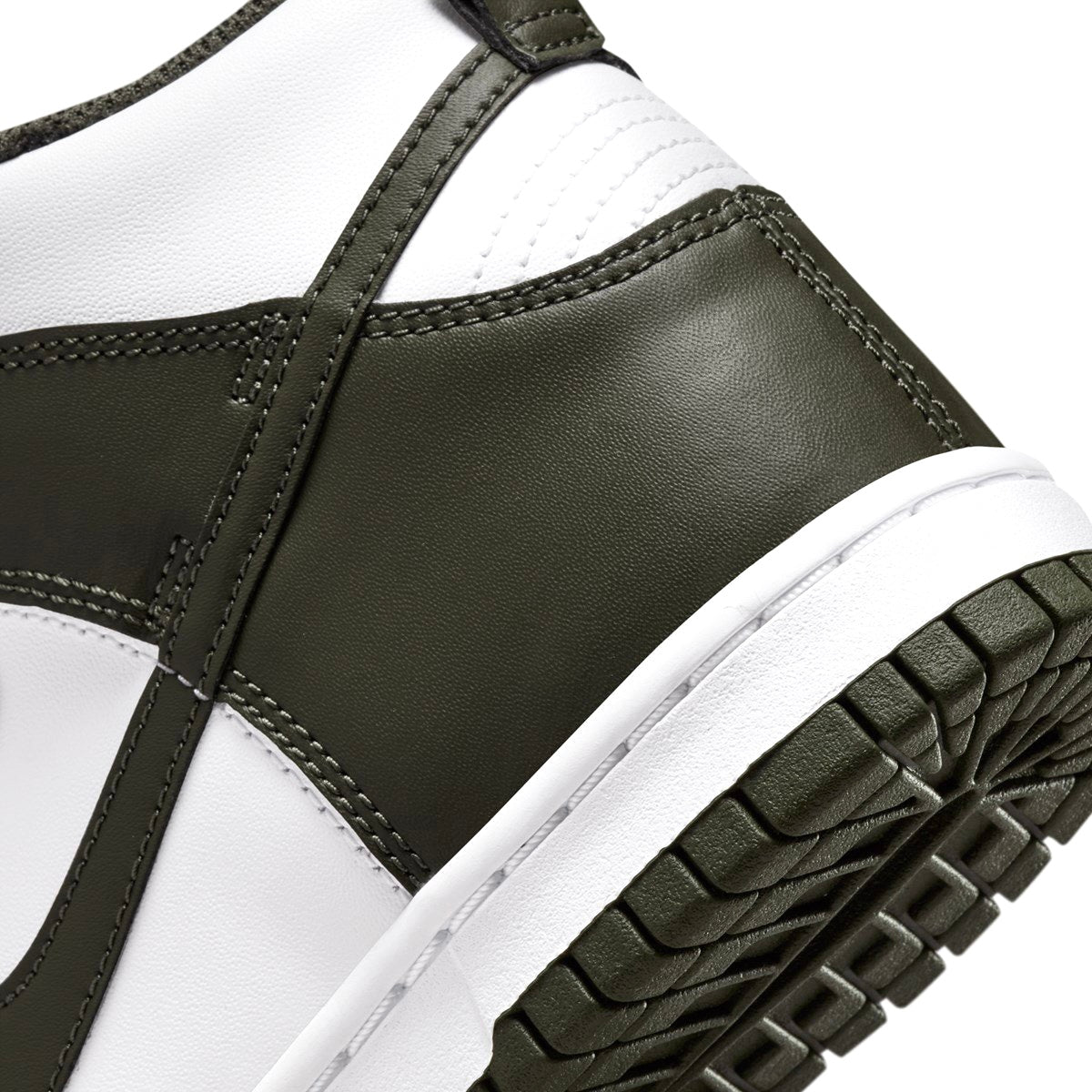 Nike Dunk High GS Sneakers in Cargo Khaki Green - Trendy Basketball Shoes for Girls, Perfect for School, Sports & Streetwear Fashion