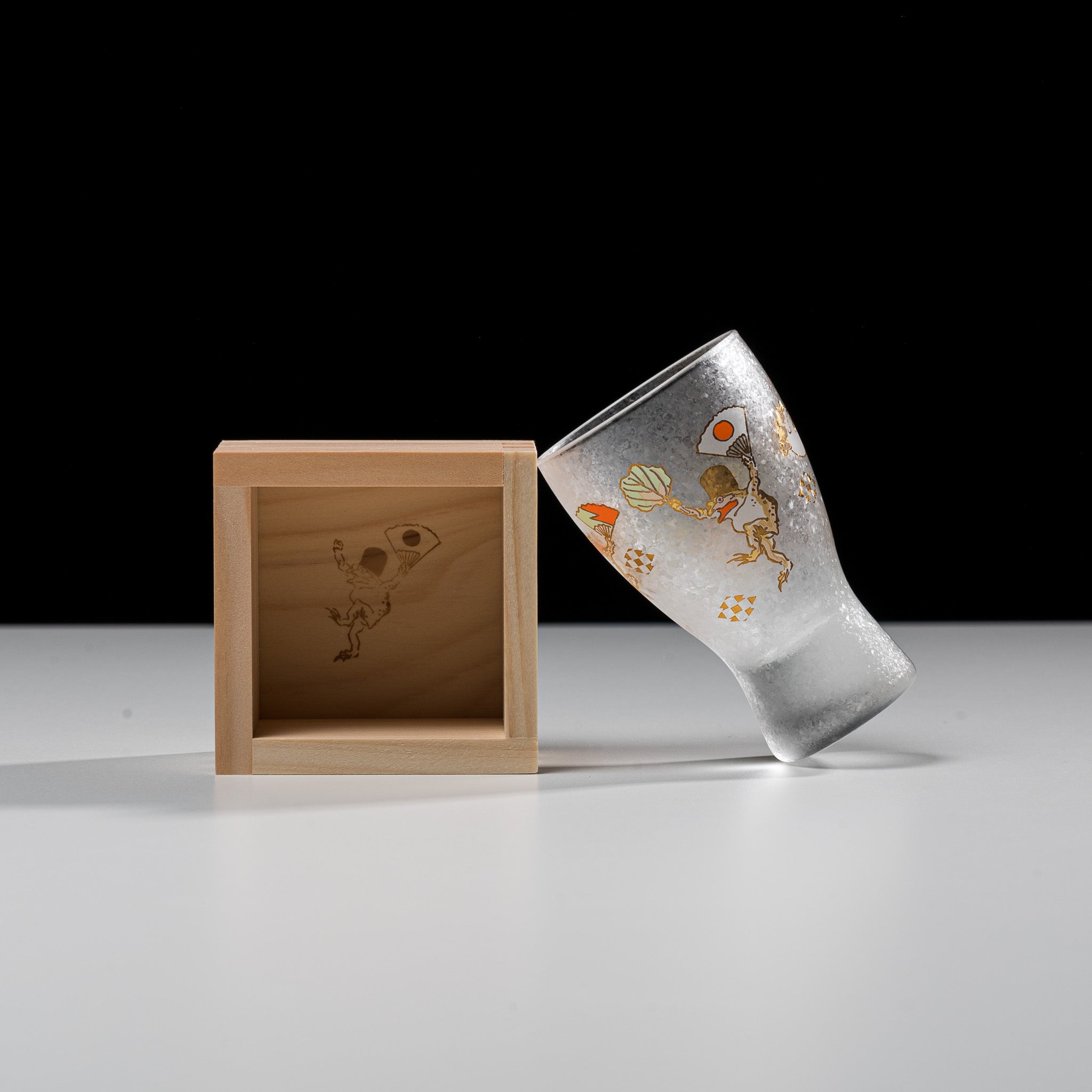 Lucky Frog Sake Cup with Wooden Masu - Traditional Japanese Ceramic Drinking Cup for Sake, Tea & Cocktails - Perfect for Home Bars, Japanese Restaurants & Gift Giving