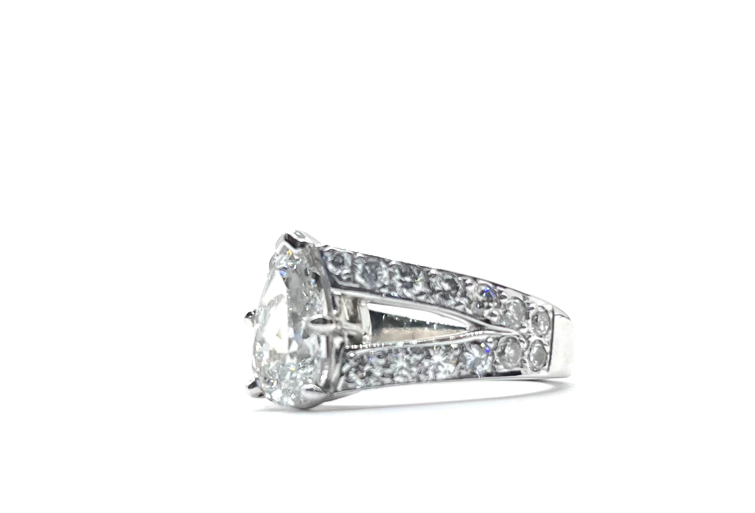 18K White Gold Lab-Grown Pear Shaped Diamond Engagement Ring with Split Shoulder Design - Perfect for Proposals, Anniversaries & Special Occasions
