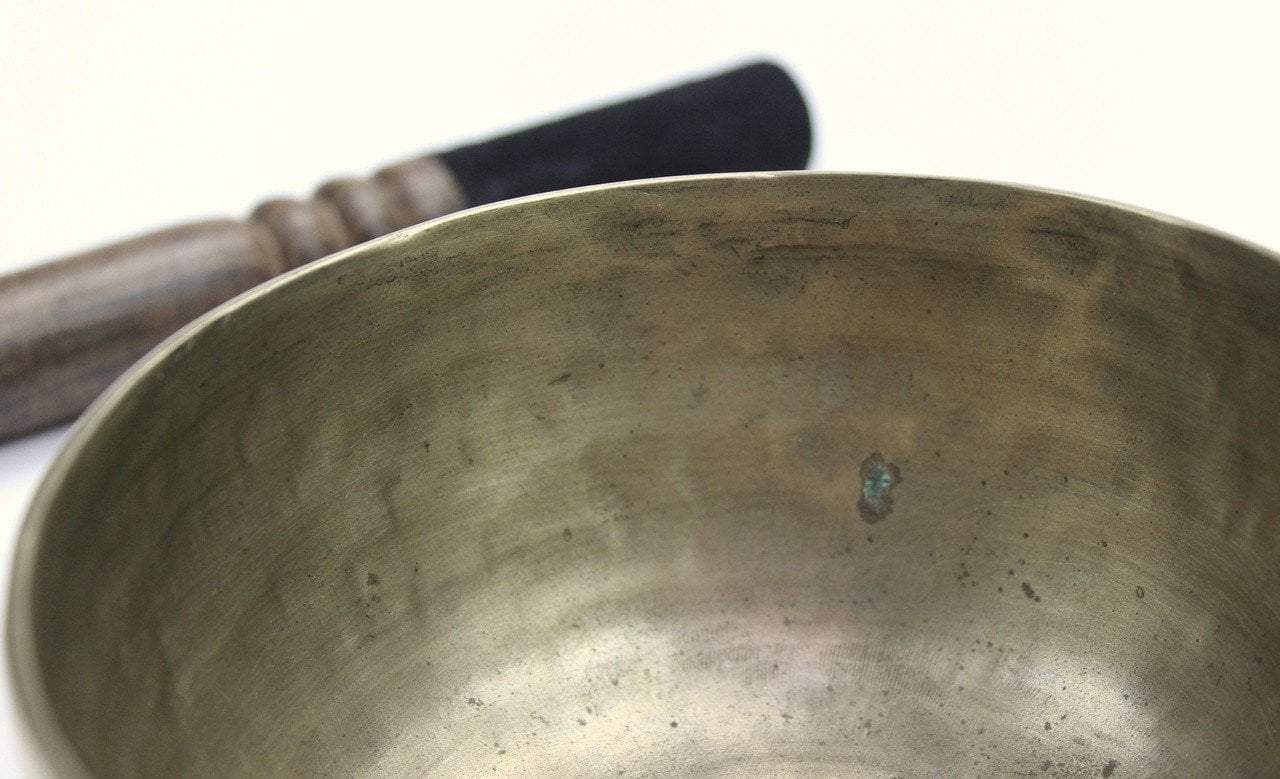 4.5 Inch Heart Chakra 372Hz Singing Bowl for Meditation, Yoga & Sound Healing - Handcrafted Tibetan Singing Bowl for Relaxation, Stress Relief & Spiritual Healing