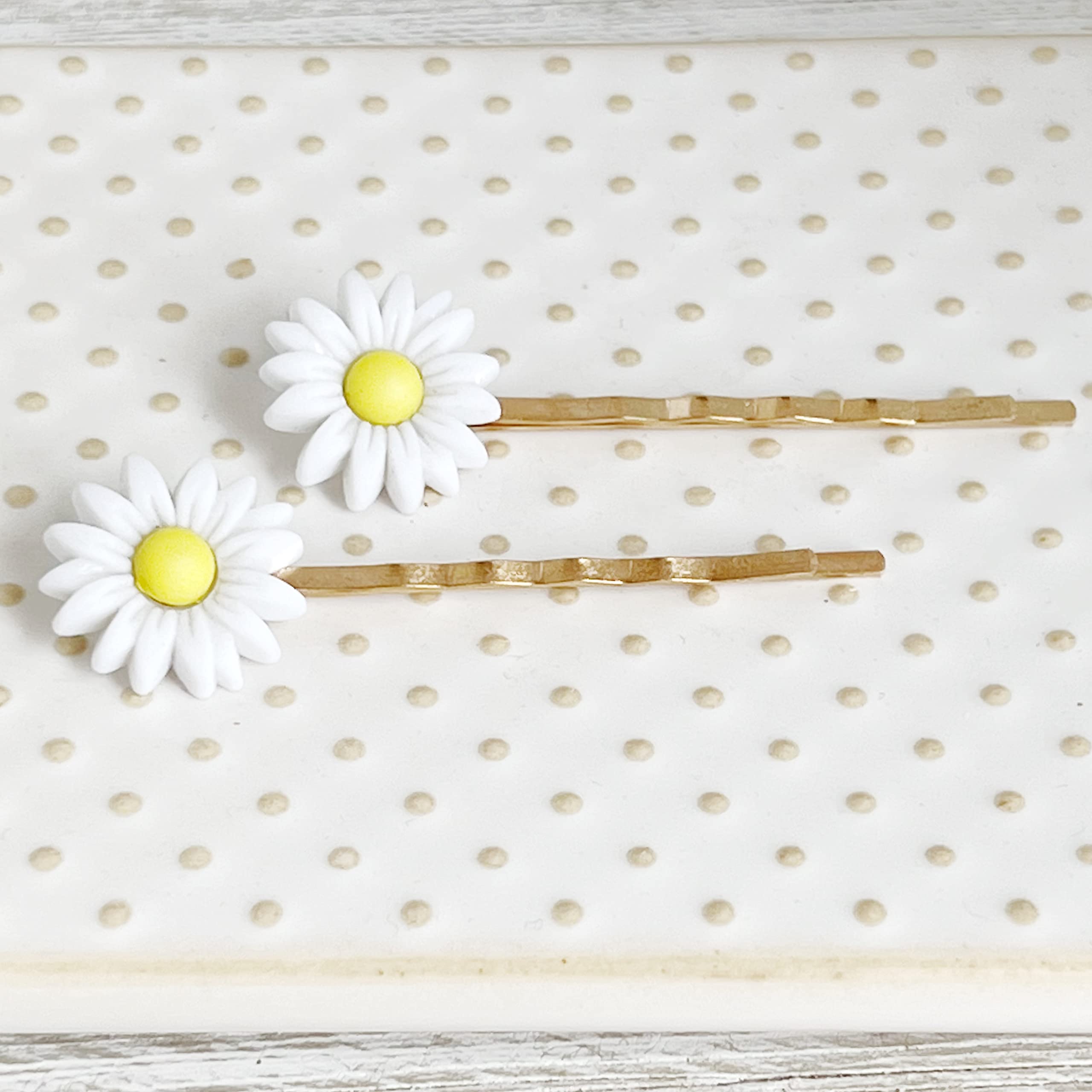 Daisy Hair Pins for Women - Floral Hair Clips, White Flower Hair Barrettes for Wedding, Boho Bobby Pins, Girls Hair Accessories - Perfect for Bridal, Prom, Party & Everyday Wear