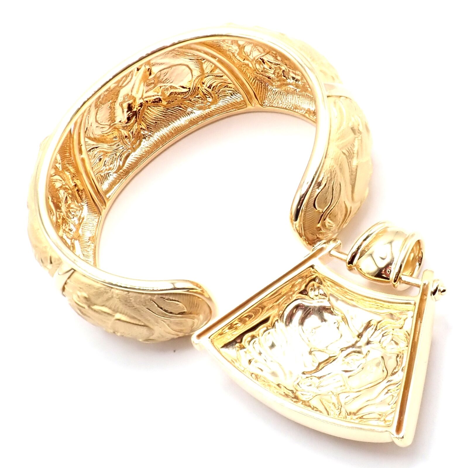 Authentic Carrera Y Carrera 18k Yellow Gold Horse Pendant & Bracelet Set - Elegant Equestrian Jewelry for Women, Perfect Gift for Horse Lovers & Special Occasions