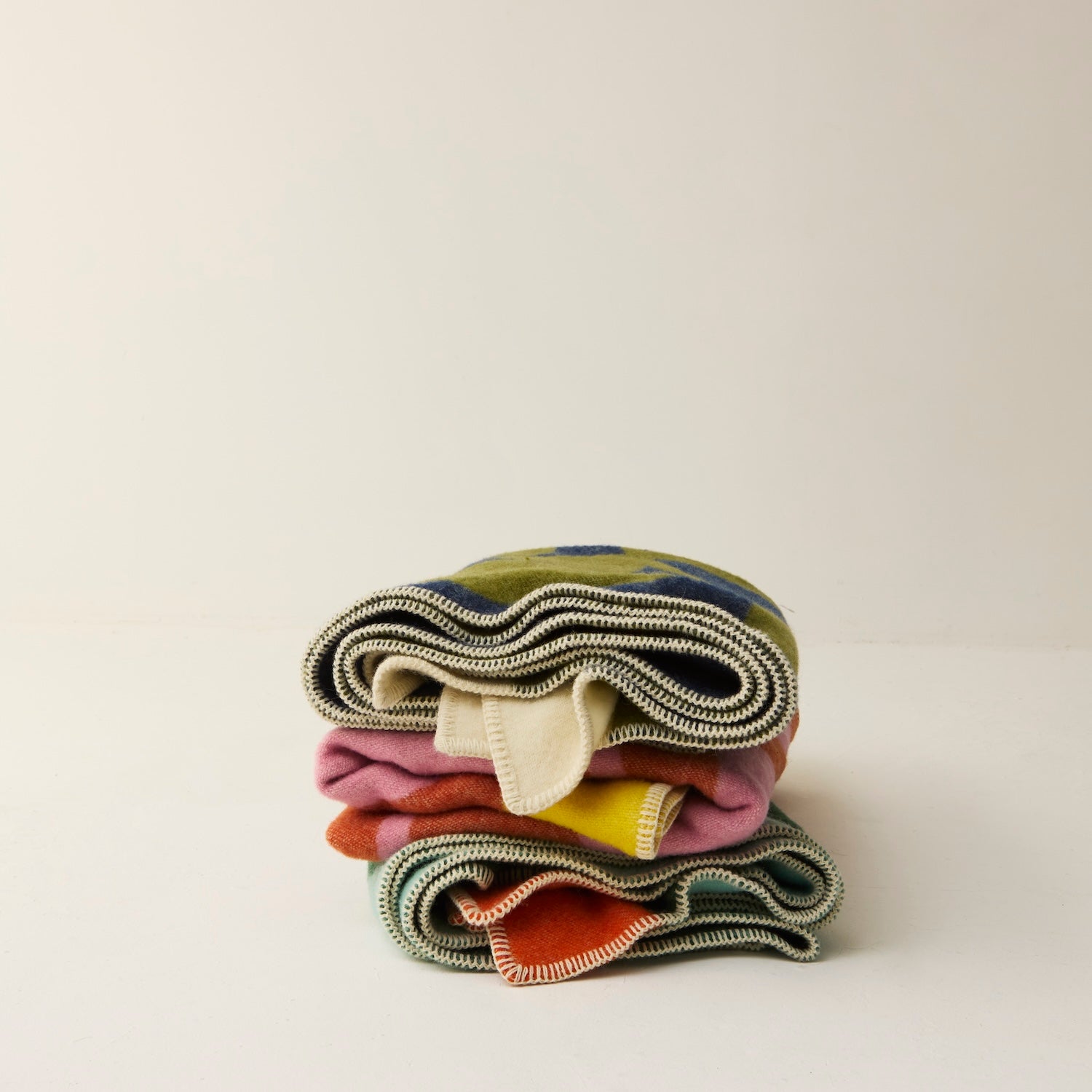 Premium Wool Blanket - Sycamore Paprika & Pink - Soft Warm Throw for Bed, Sofa & Outdoor Camping