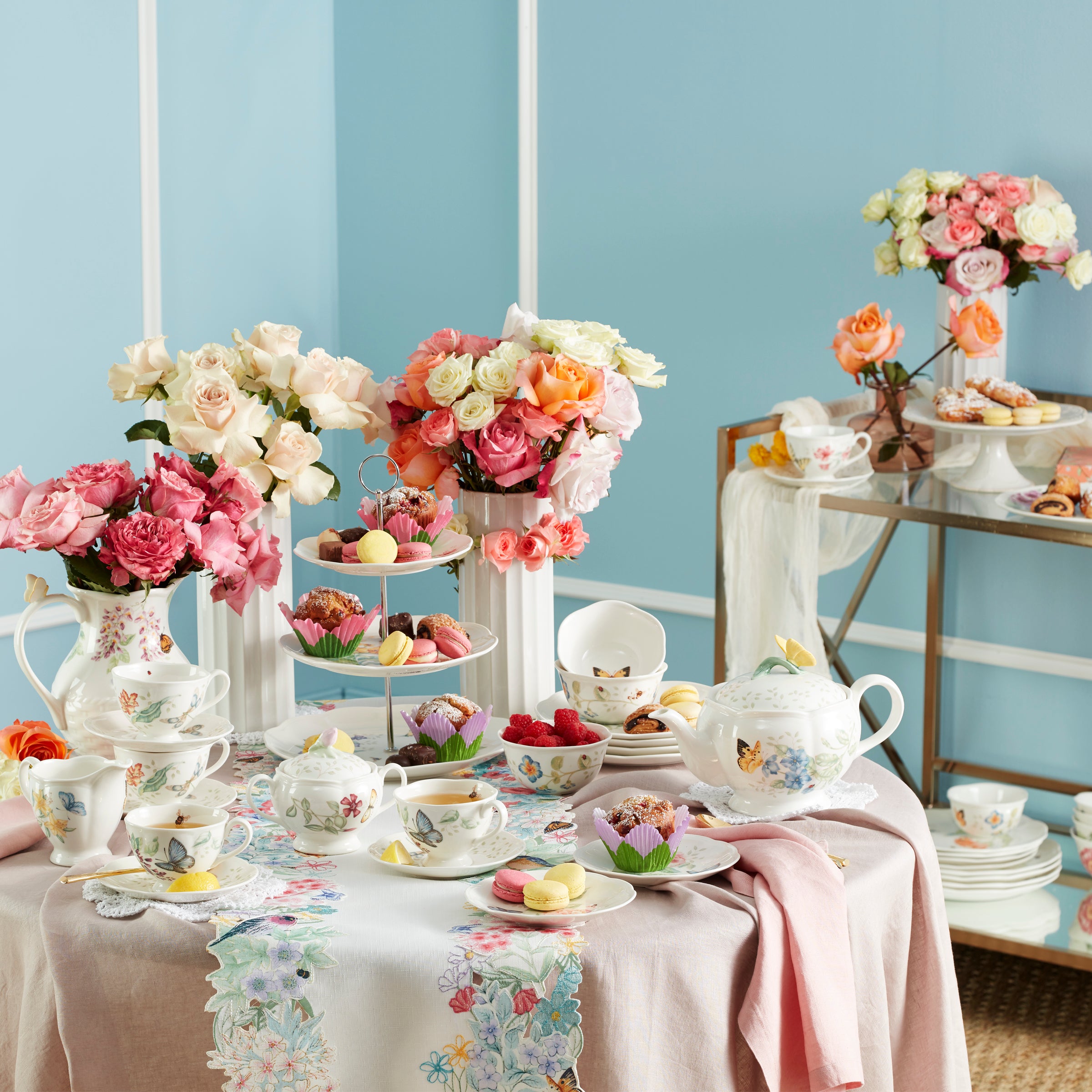 Butterfly Meadow 28-Piece Dinnerware Set - Porcelain Plates, Bowls & Mugs for Family Dining, Dinner Parties & Everyday Use