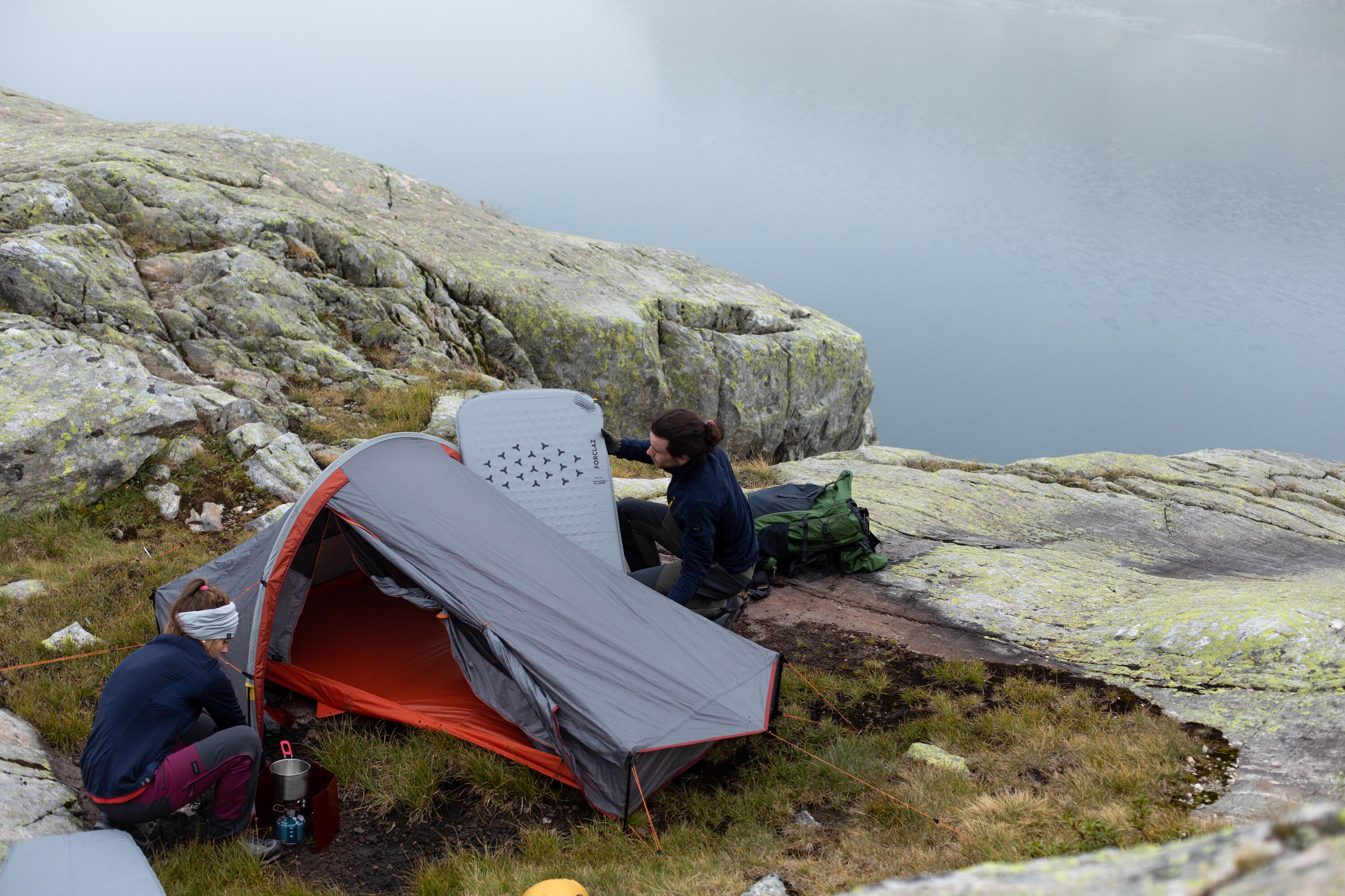 Forclaz Trek 500L Self-Inflating Backpacking Mattress - Ultralight Camping Sleeping Pad for Hiking, Backpacking & Outdoor Adventures - Perfect for Campers & Travelers