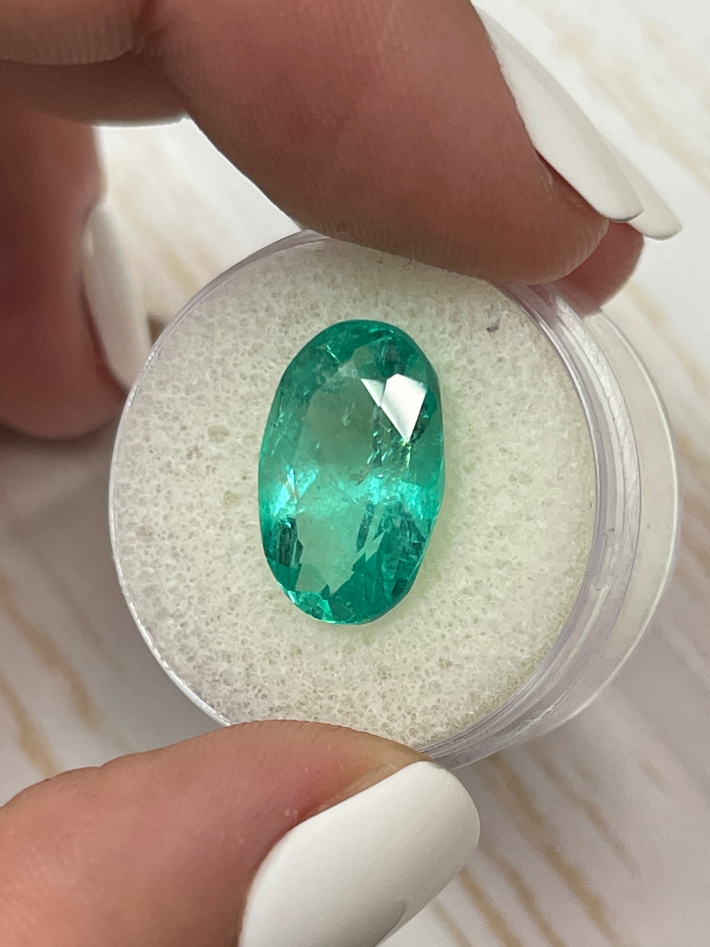7.55 Carat 16x10mm Bluish Green Natural Colombian Emerald Oval Cut Loose Gemstone for Jewelry Making, Engagement Rings & Luxury Gifts