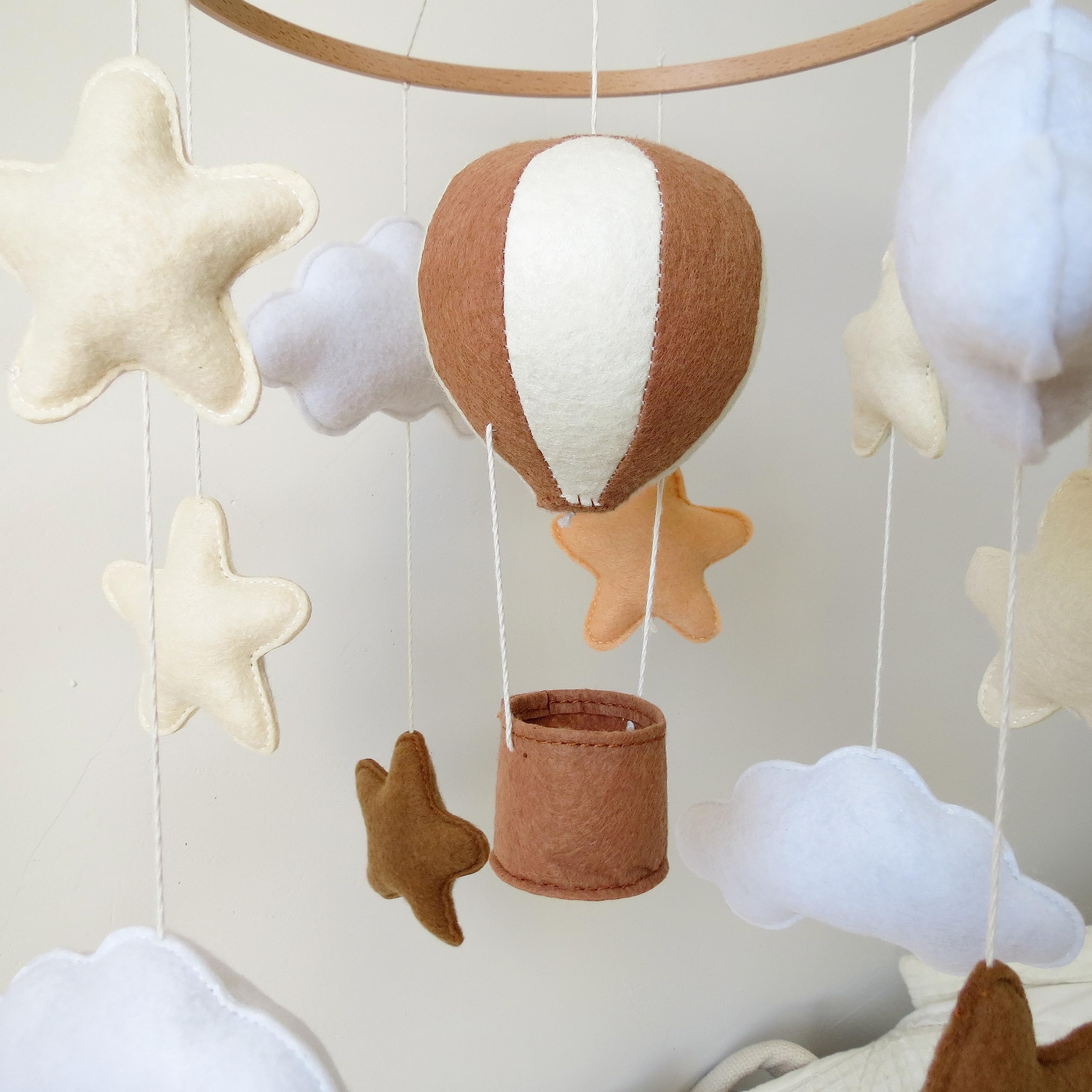 **Goukurlsma Neutral Hot Air Balloon Baby Mobile for Crib - Stars & Clouds Design, Beige Felt & Bamboo, Crib Mount, Unisex Newborn & Infant Nursery Decor - Perfect for Soothing & Entertaining Babies**
