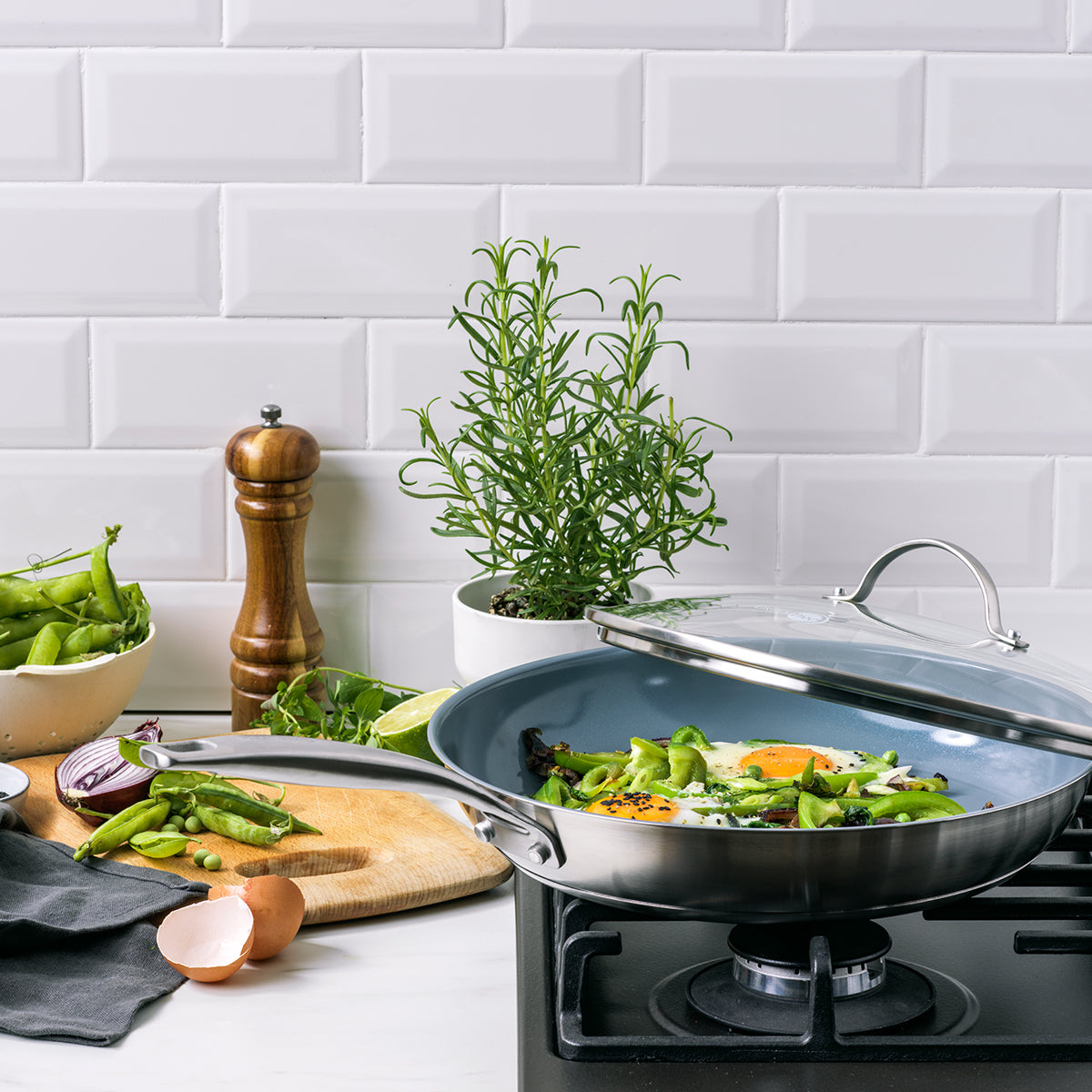 Treviso Ceramic Nonstick Stainless Steel 12-Inch Fry Pan with Lid - Perfect for Sauteing, Frying & Cooking Family Meals