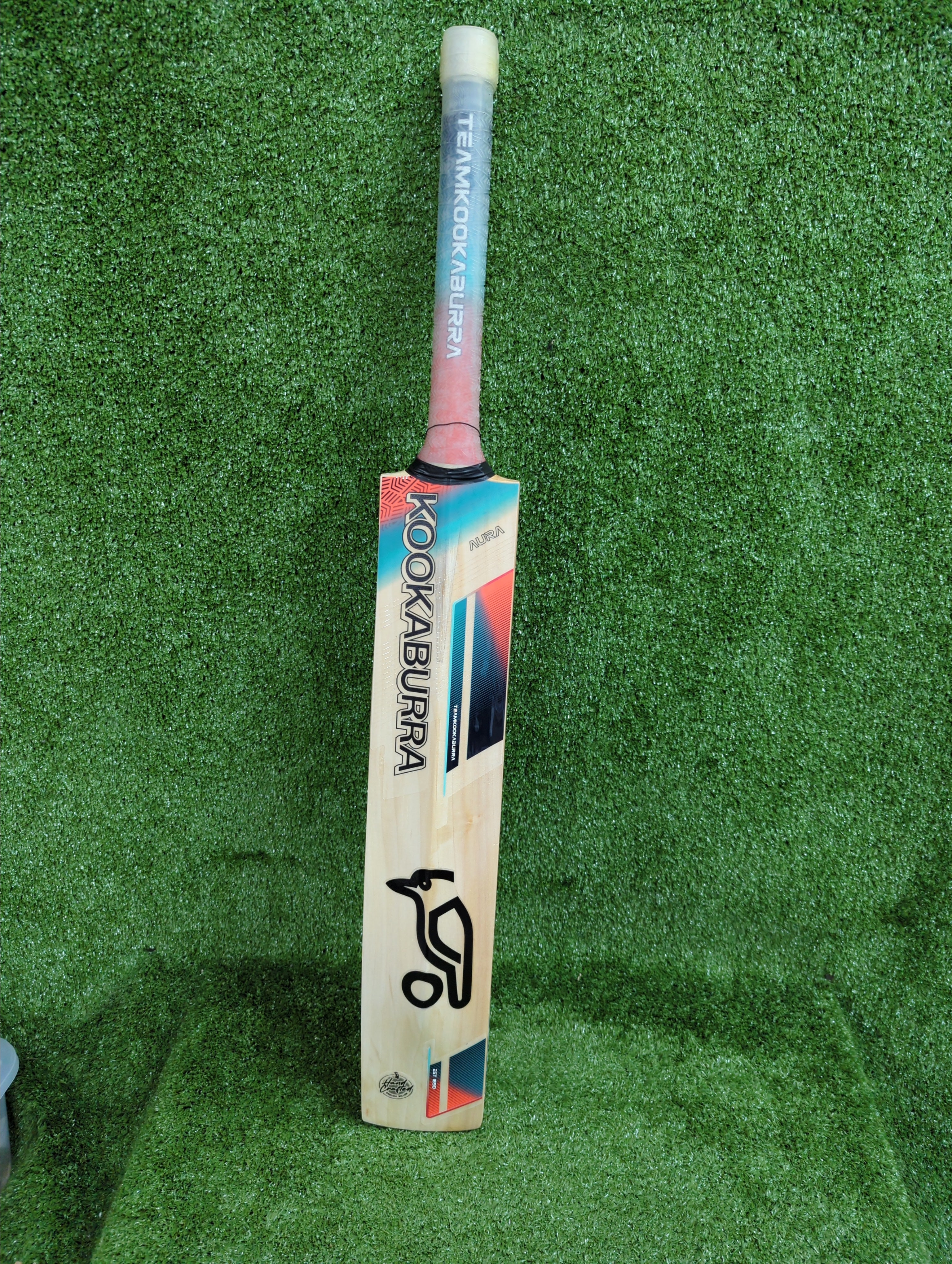 Kookaburra Aura 6.1 English Willow Cricket Bat - Premium Professional Grade for Adult Players - Perfect for Matches, Training & Club Cricket