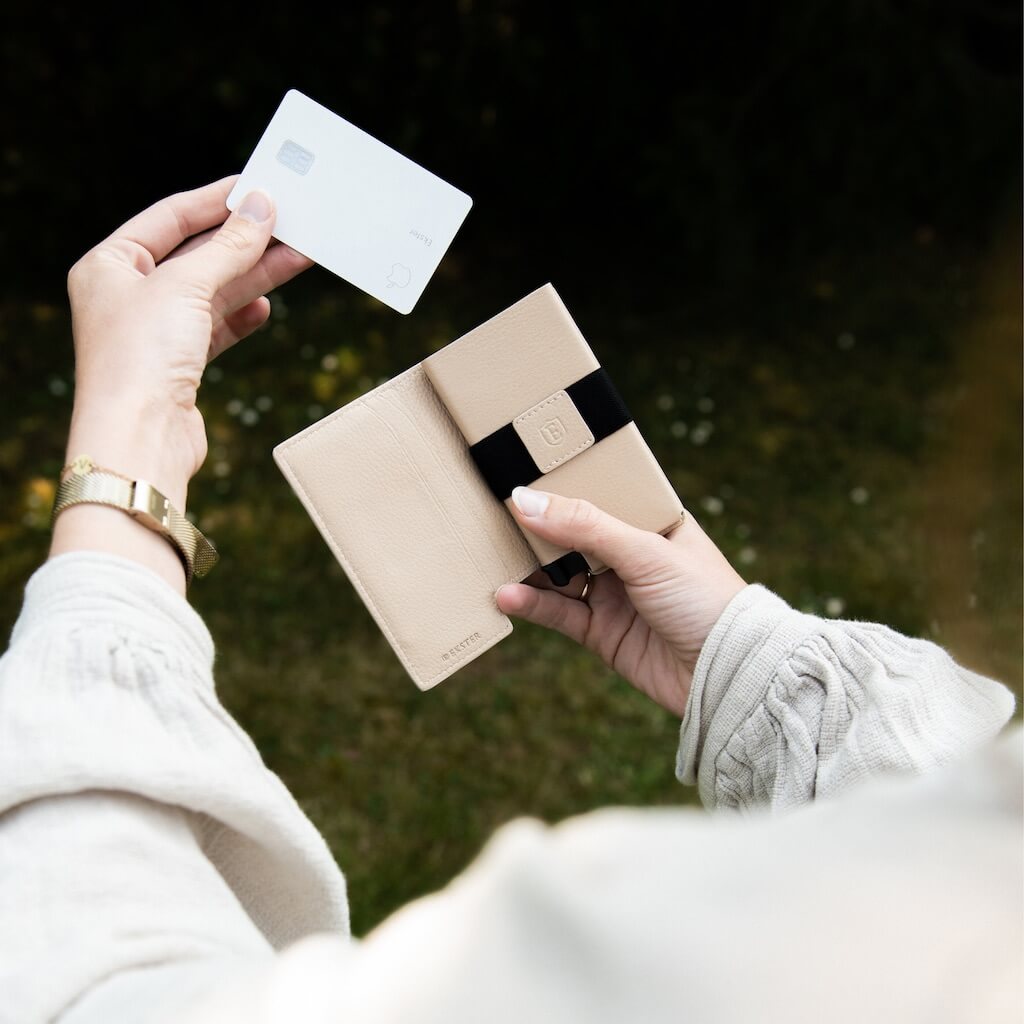 Ekster Premium RFID Blocking Wallet - Slim & Secure Metal Card Holder for Men & Women | Perfect for Travel, Business & Everyday Use