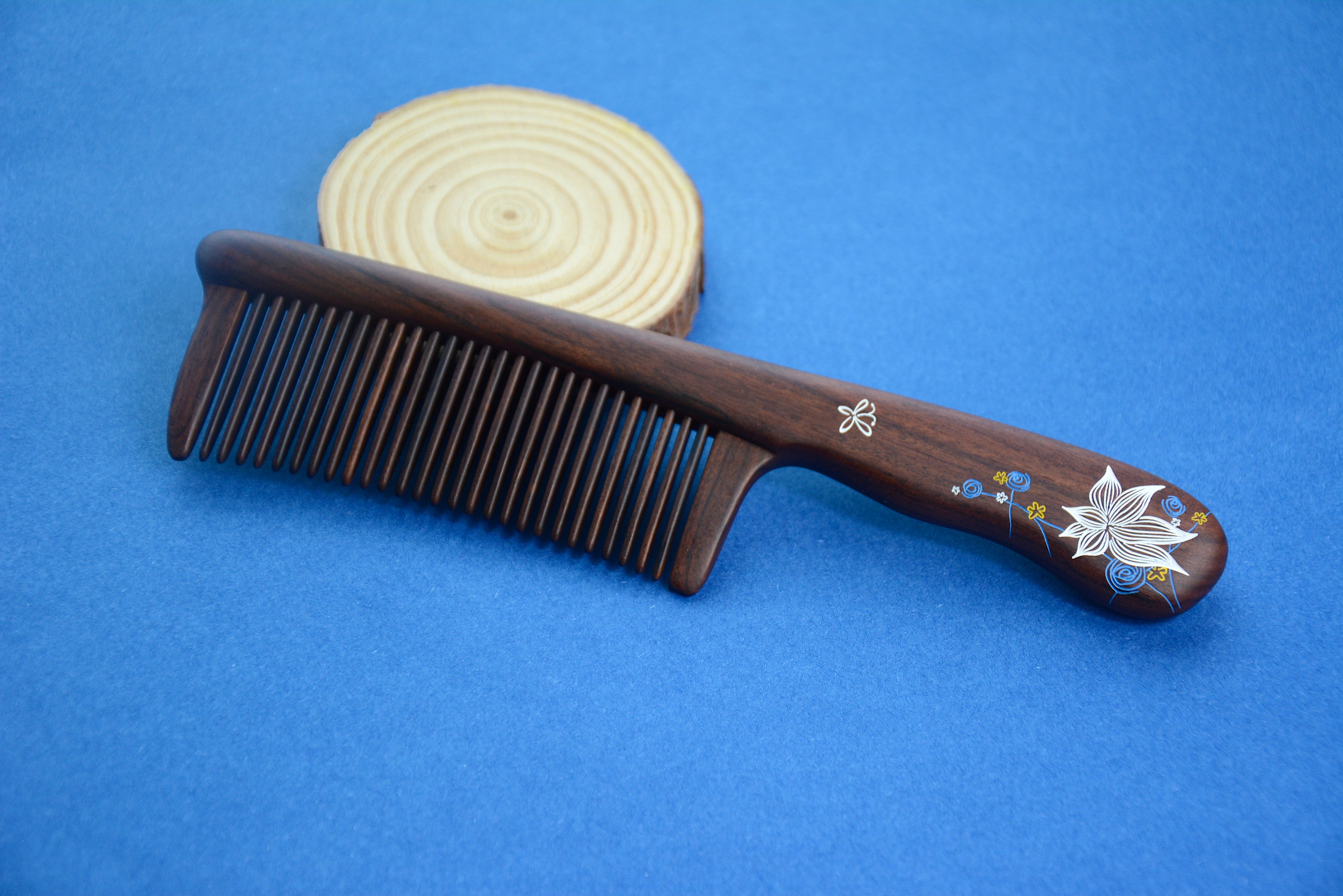 Premium Handcrafted Wooden Hair Comb for Women - Natural Flower Design, Smooth Detangling & Styling - Perfect for Daily Use, Travel & Gifts