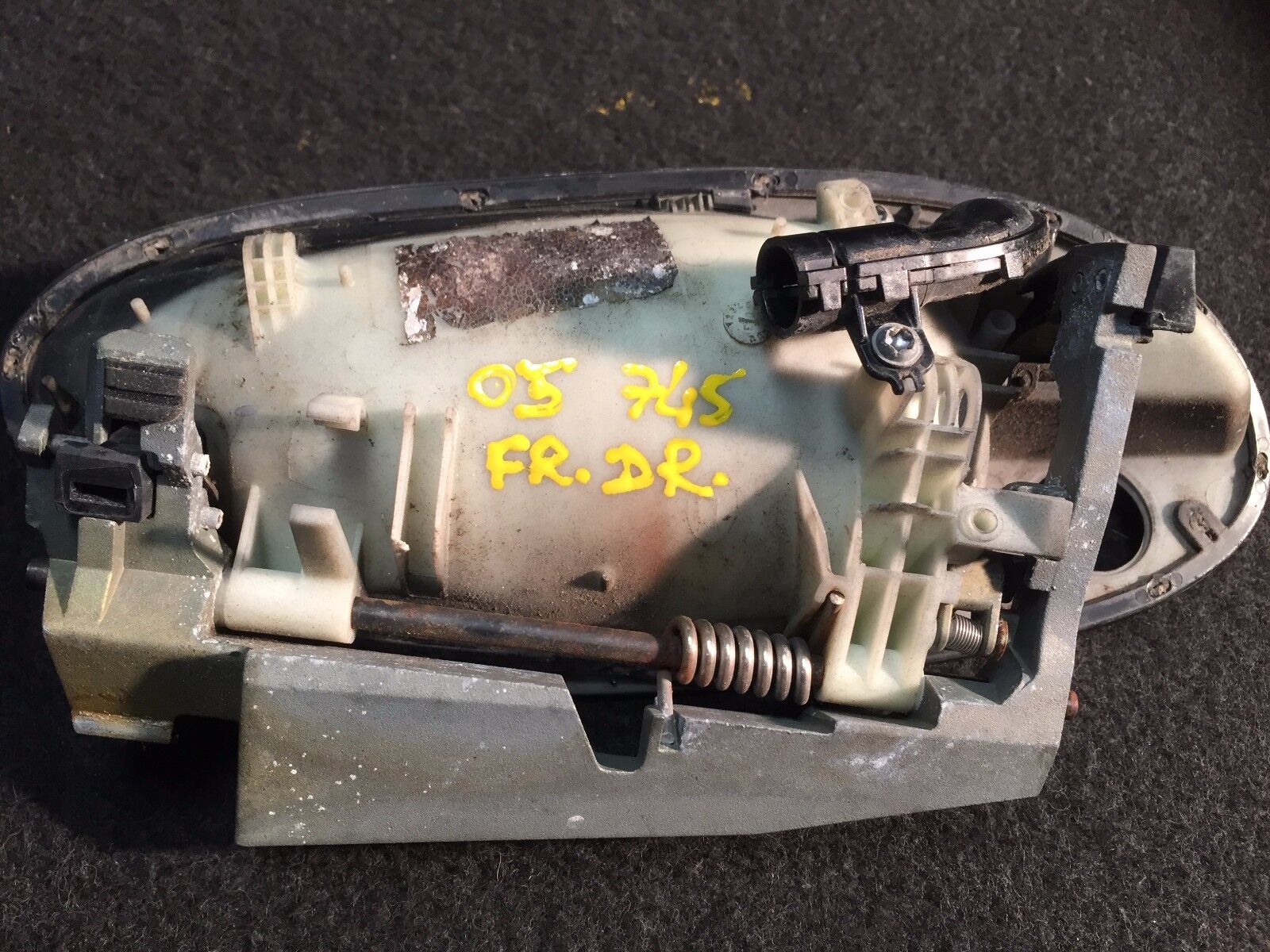 2002-2005 BMW E65 Front Left Driver Side Exterior Door Handle Replacement - OEM Quality for Smooth Door Operation & Enhanced Vehicle Appearance