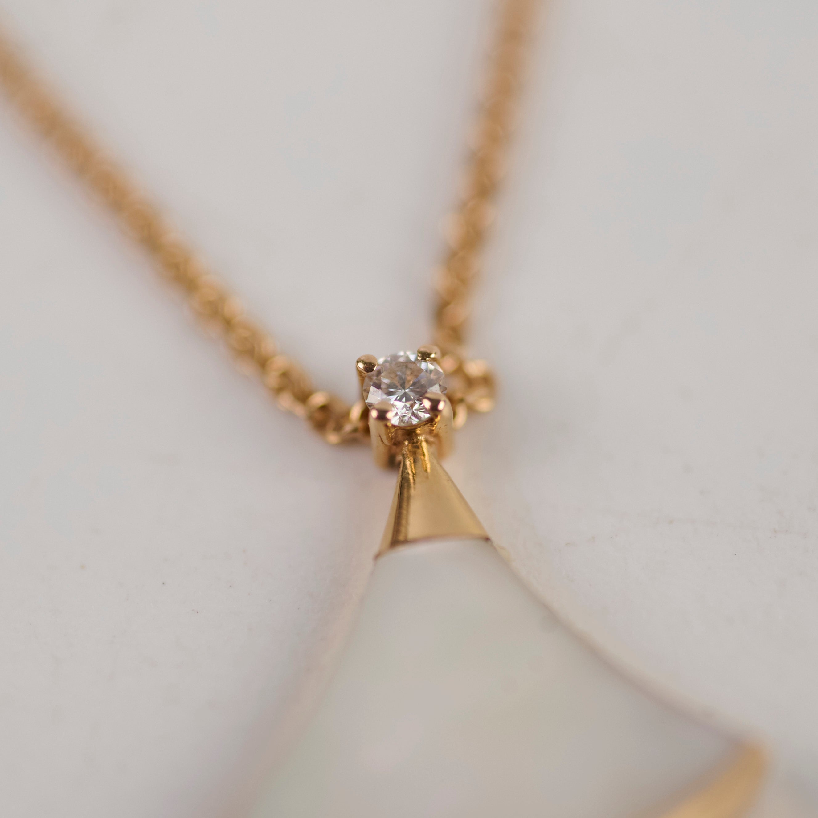 Bvlgari Diva Dream Mother of Pearl Necklace in Rose Gold - Elegant Jewelry for Women, Perfect for Parties, Weddings & Special Occasions