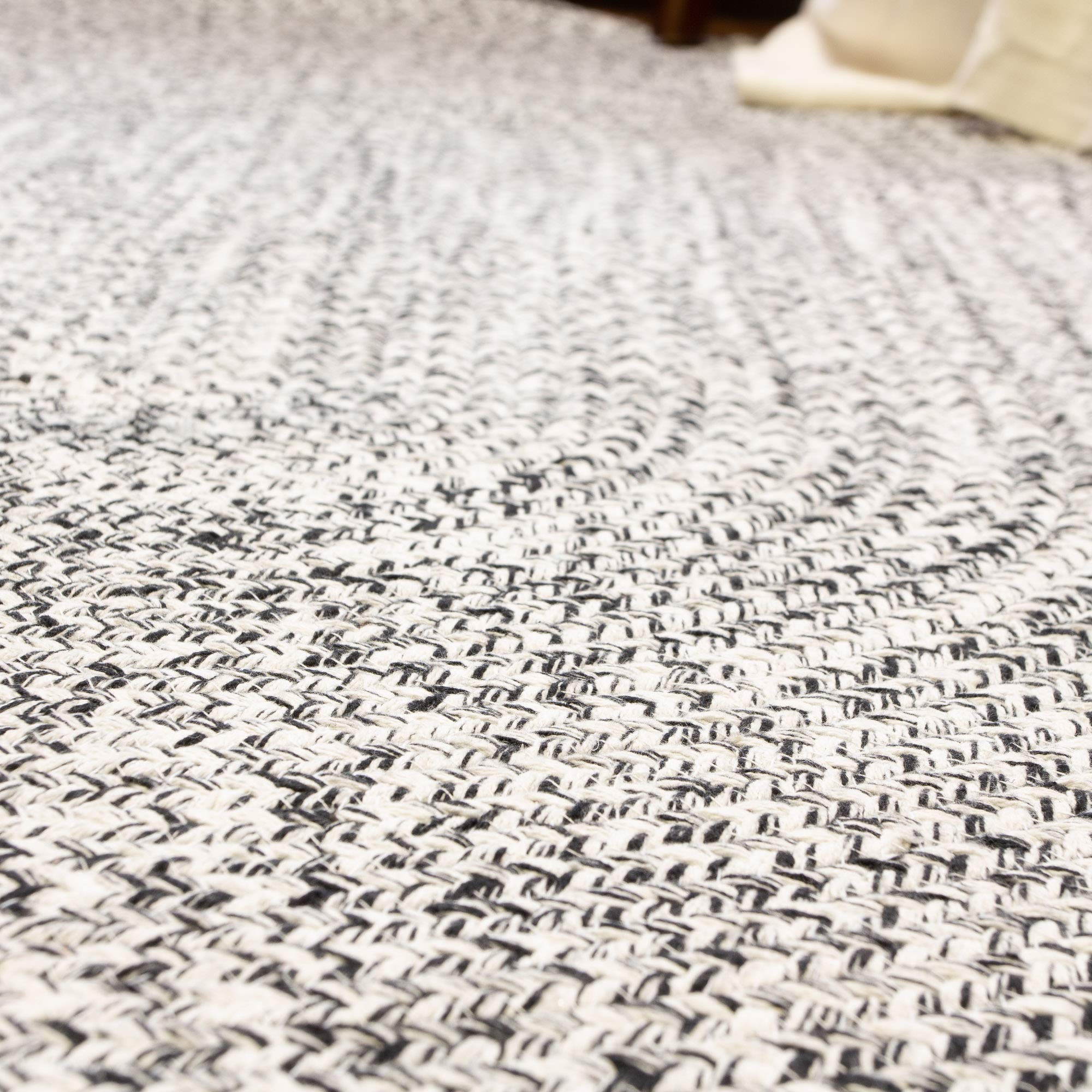 Farmhouse Braided Cotton Reversible Area Rug - Black & White Round 6' Kitchen Carpet for Dining Room, Living Room & Bedroom Decor