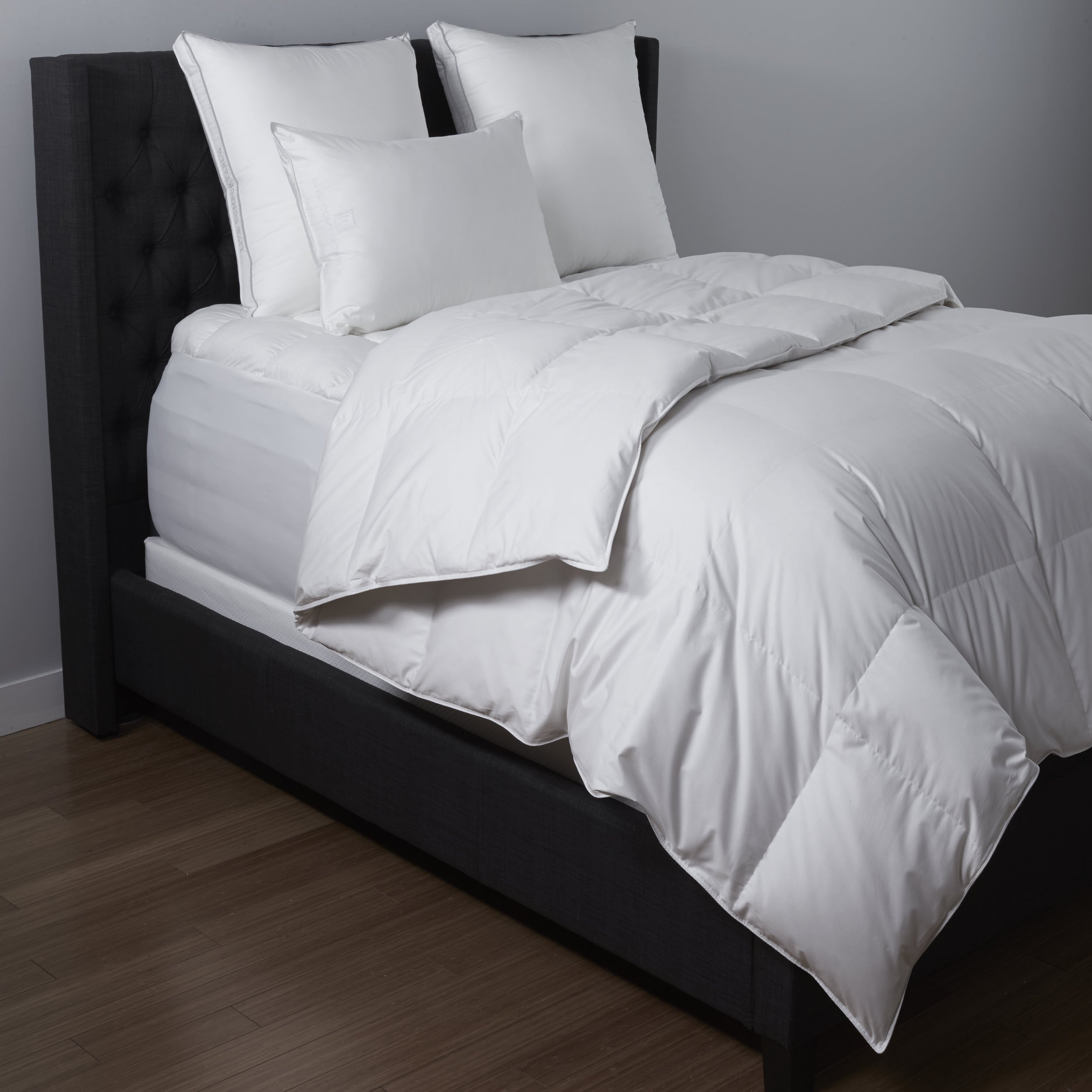 Hollander Live Comfortably White Goose Down Comforter - Ultra Warm Level 3 Winter Bedding for Cold Nights | King/Queen Size Down Alternative Comforter for Cozy Sleep