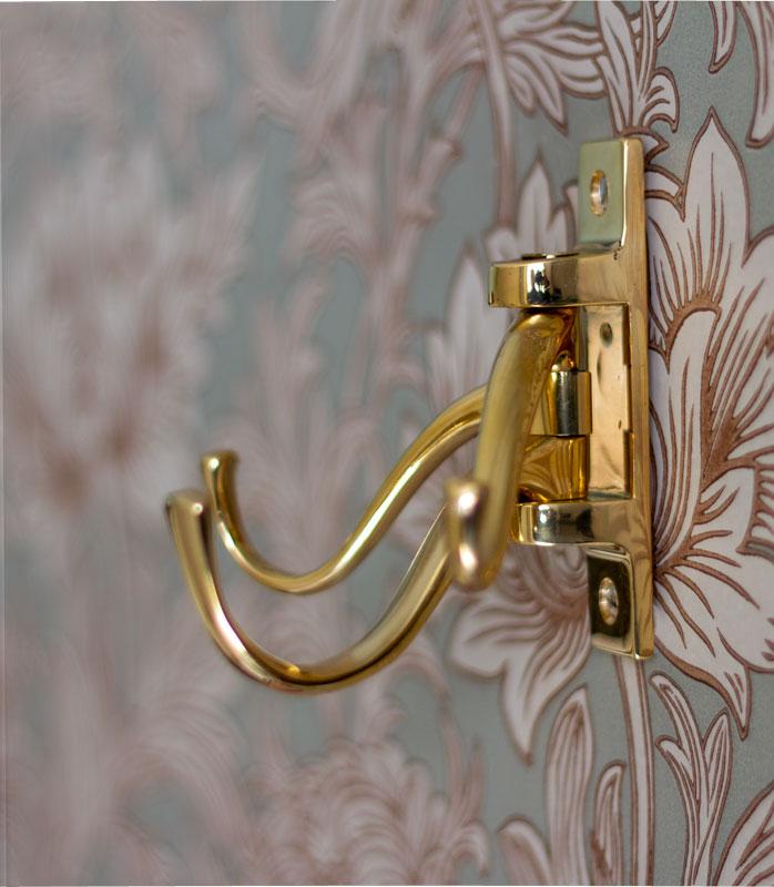 3-Arm Rotatable Brass Coat Rack - Space Saving Wall Mounted Hooks for Hats, Scarves & Jackets - Perfect for Entryway, Bedroom & Closet Organization