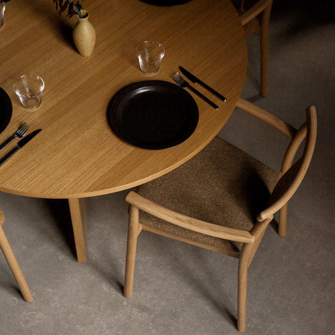 Modern Androgyne Dining Table - Stylish & Durable for Kitchen, Dining Room, or Small Space - Perfect for Family Meals & Entertaining Guests