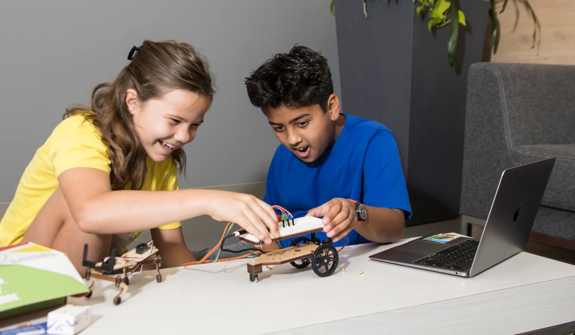 Piper Make Rover Kit - STEM Robotics Coding Toy for Kids | Learn Programming & Engineering | Perfect for Home & Classroom STEM Projects