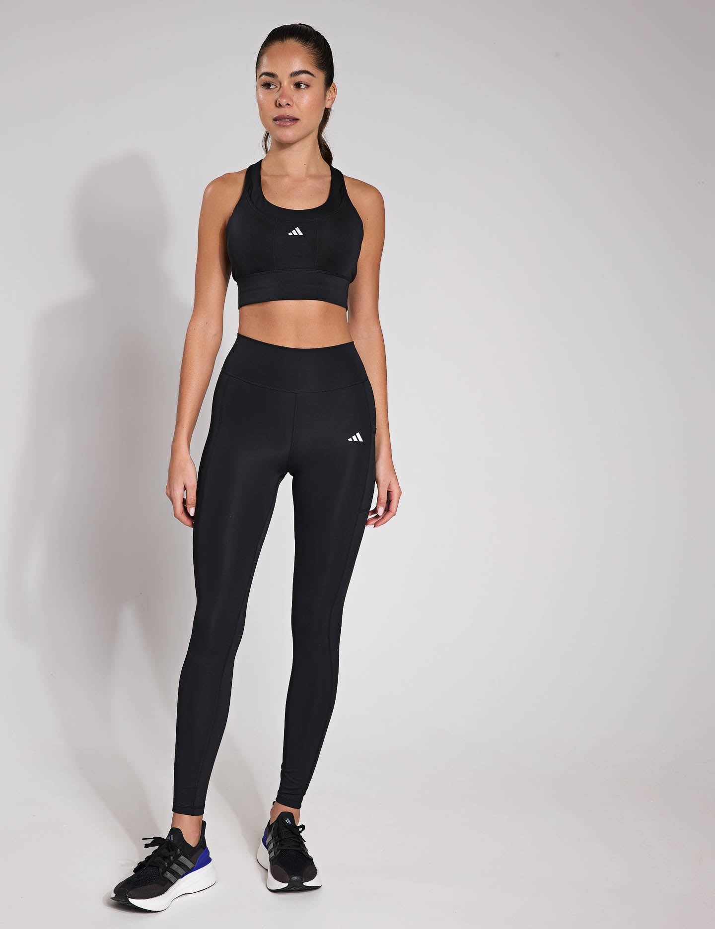 Run Pocket Medium Support Bra - Black | Comfortable & Supportive Sports Bra for Running, Yoga & Workouts