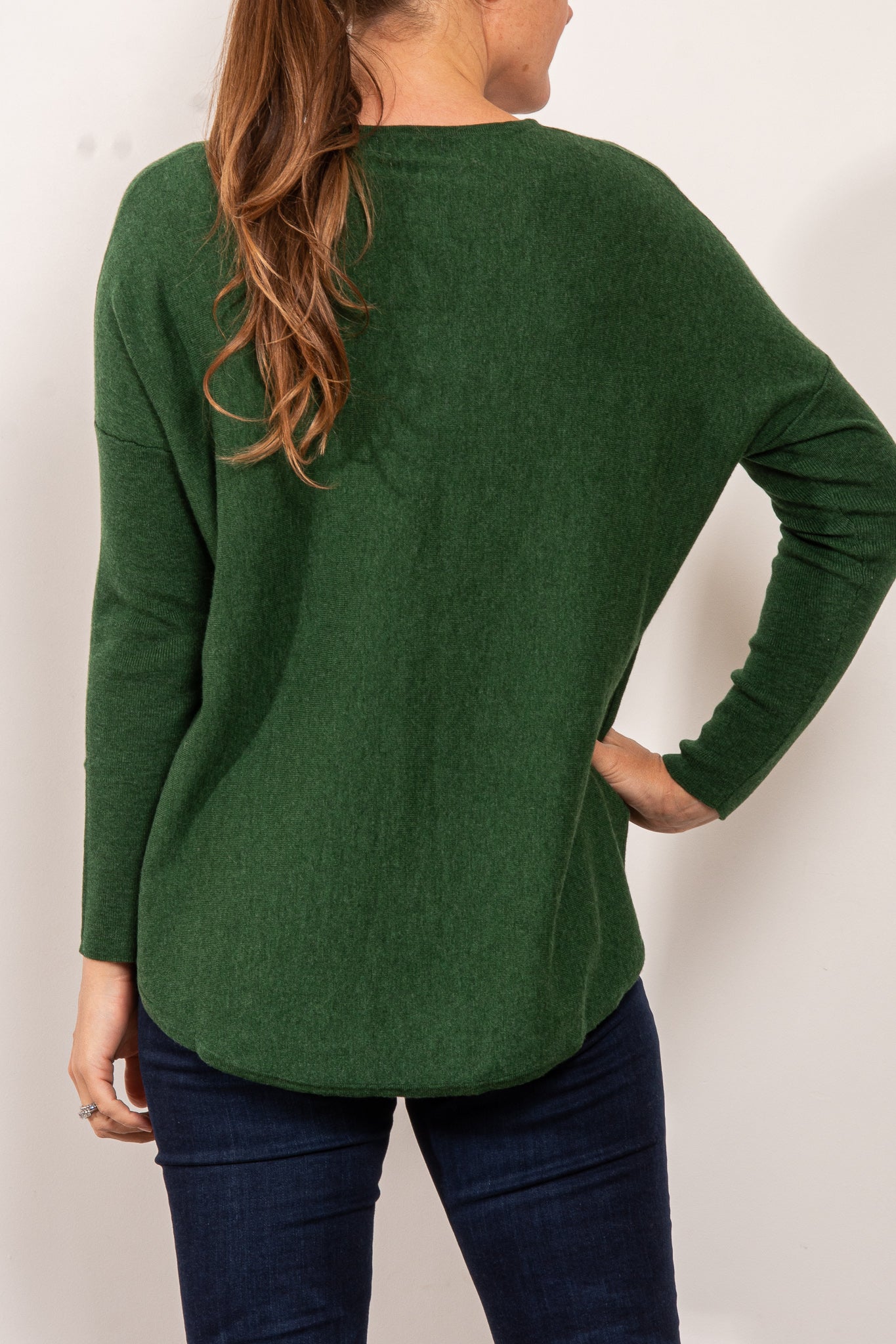 Bridge & Lord Women's Curved Hem V-Neck Jumper Sweater - Soft Knit Pullover for Casual Wear & Office Outfits