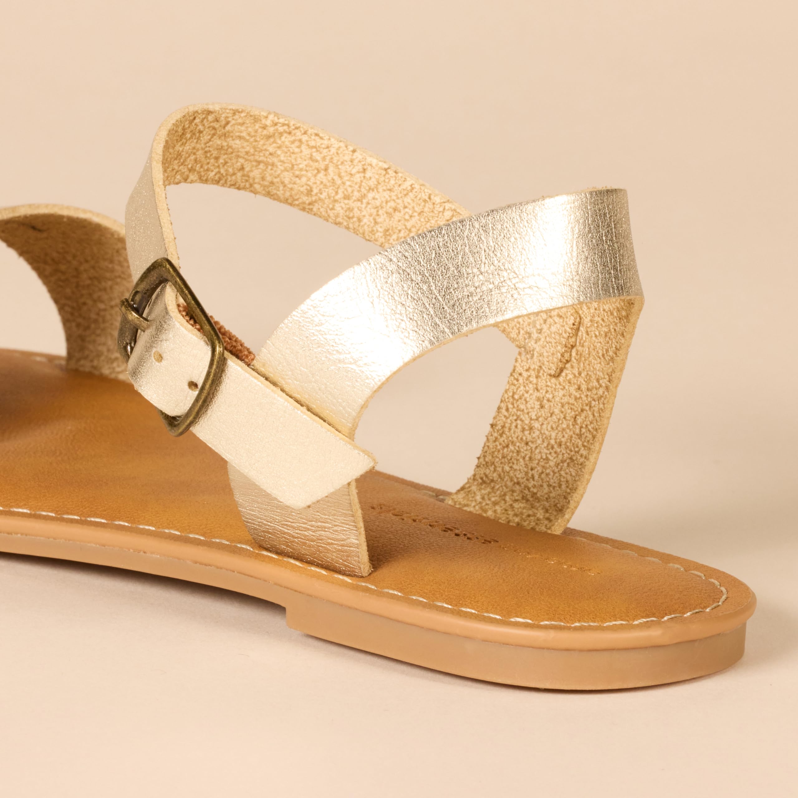 Amazon Essentials Women's Comfortable Two Strap Buckle Sandals - Casual Summer Walking Shoes for Beach, Vacation & Everyday Wear