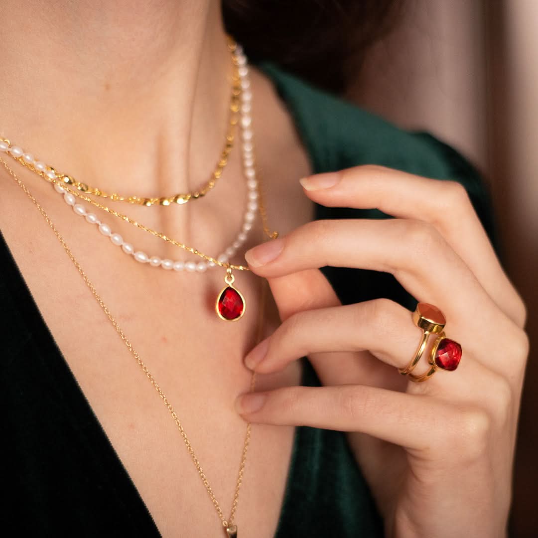 Elegant Garnet Cocktail Ring in Gold - Perfect for Evening Parties, Weddings & Special Occasions
