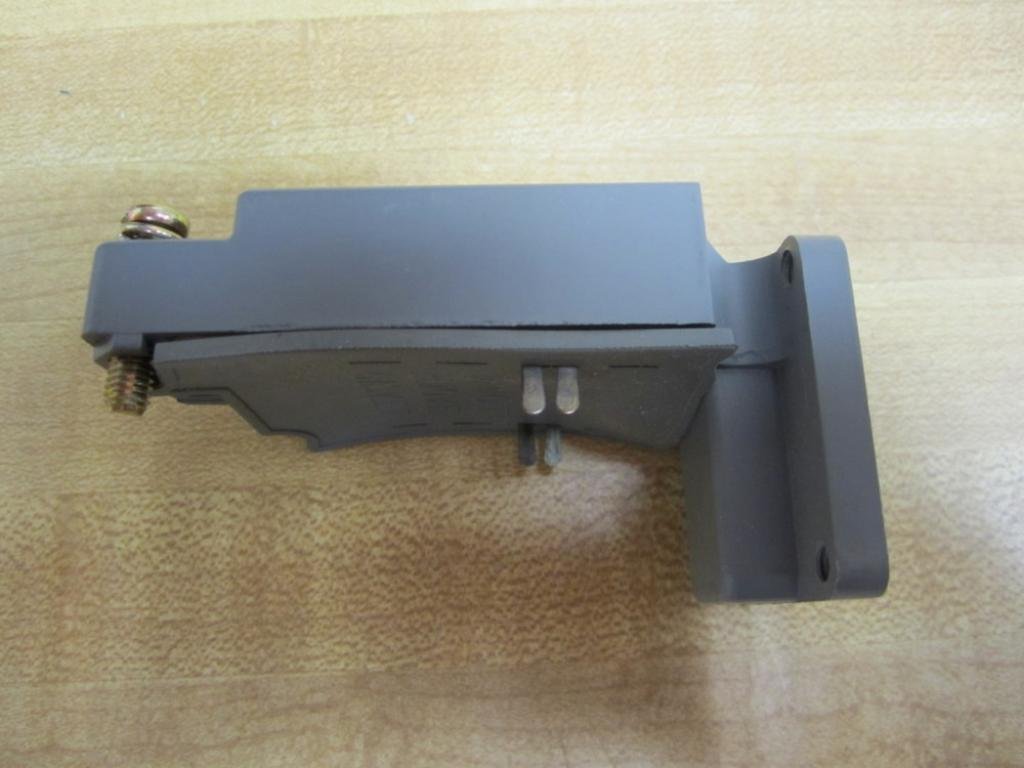 Cutler Hammer E51SAL Inductive Proximity Switch - Normally Open, Panel Mount, Grey - Ideal for Industrial Automation & Machine Safety Applications