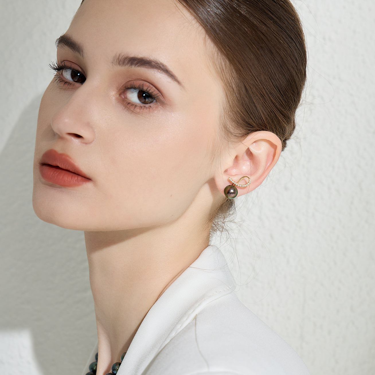 18K Gold Diamond Tahitian Pearl Earrings for Women - Luxury Stud Earrings with Genuine Pearls & Diamonds - Perfect for Weddings, Anniversaries & Special Occasions