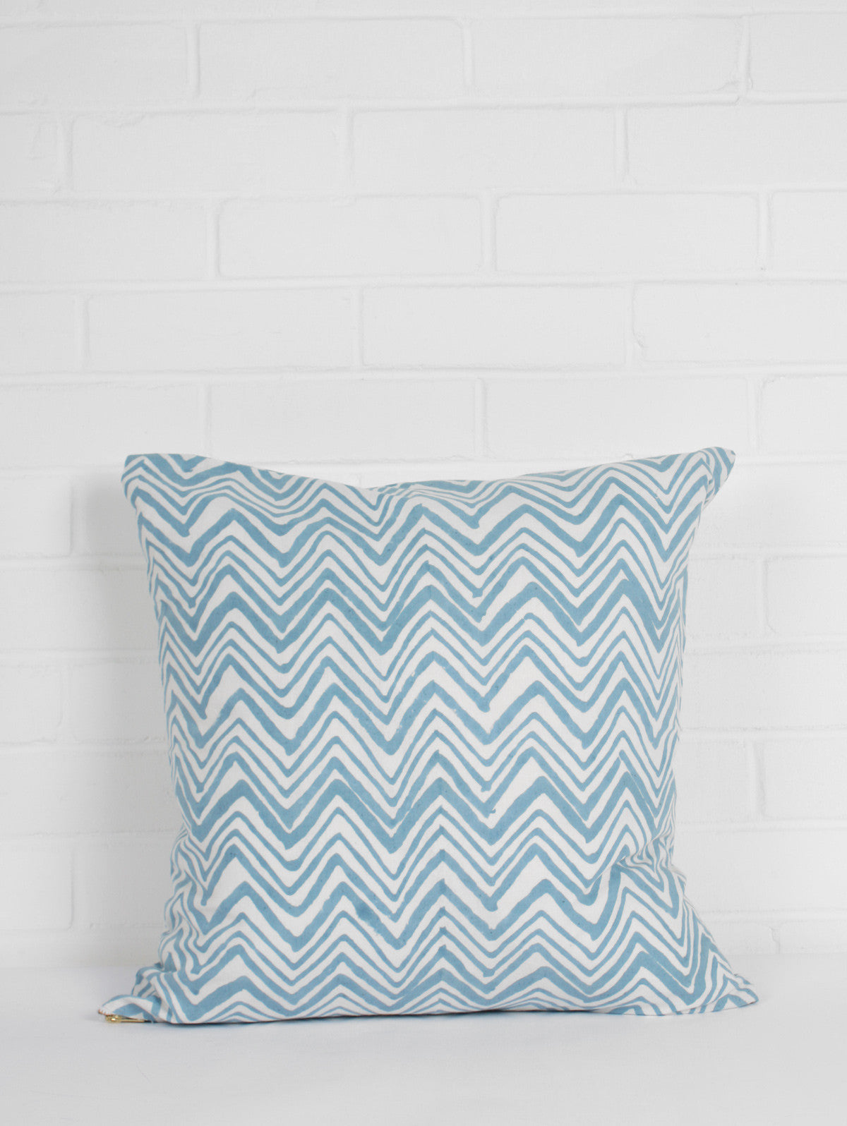 Zigzag Pattern Cushion Cover - Ice Blue Decorative Pillow Case for Sofa, Bed & Home Decor