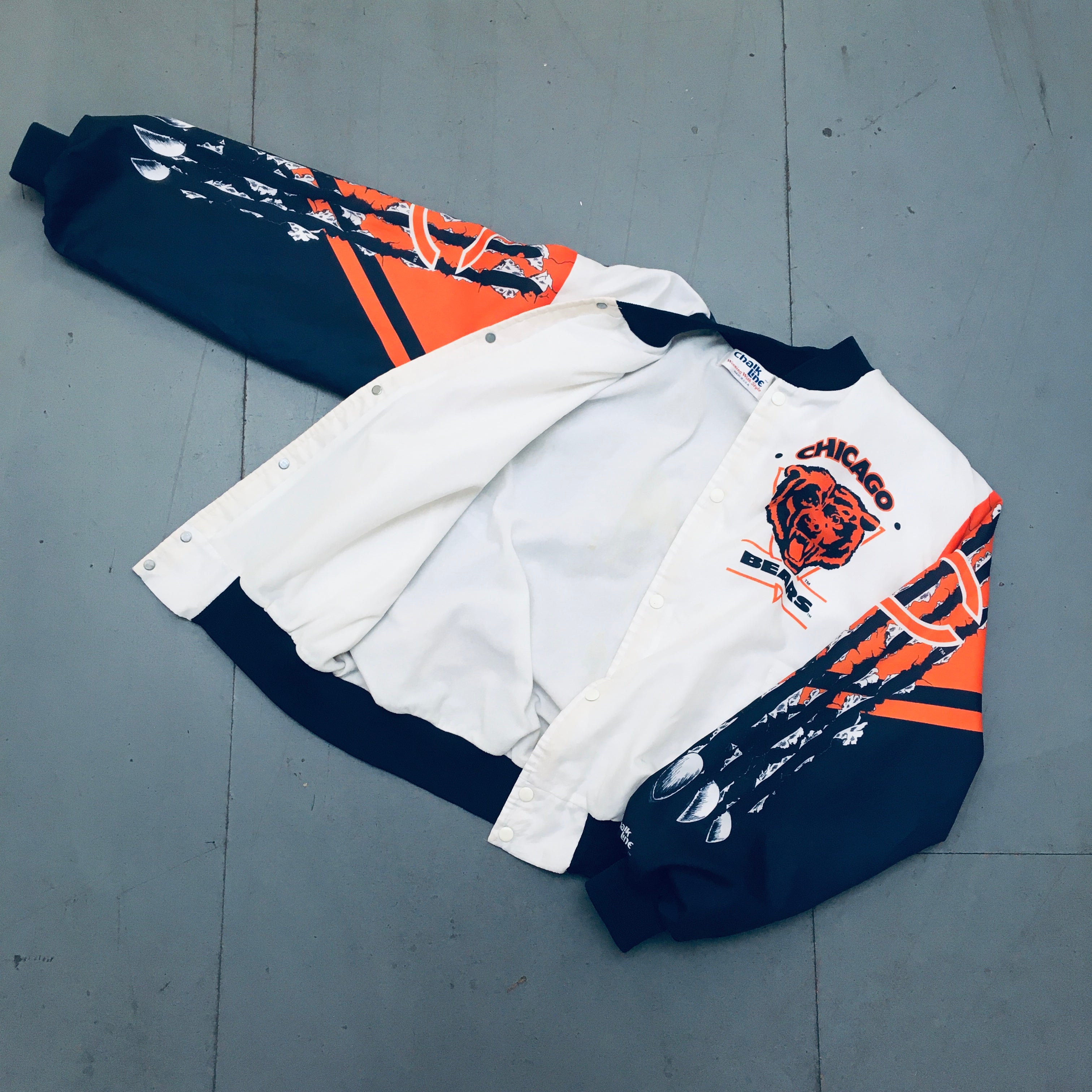 Chicago Bears 1990s Chalk Line Fanimation Jacket (Large/XL) - Vintage NFL Football Fan Gear for Game Day & Tailgating