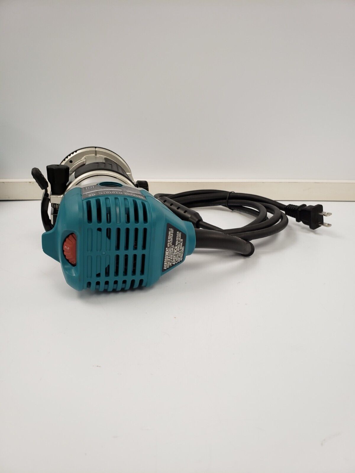 Makita RT0701C Compact Router - 1-1/4 HP, Variable Speed, Precision Woodworking Tool for DIY Projects & Professional Carpentry - Perfect for Edging, Trimming & Decorative Woodworking