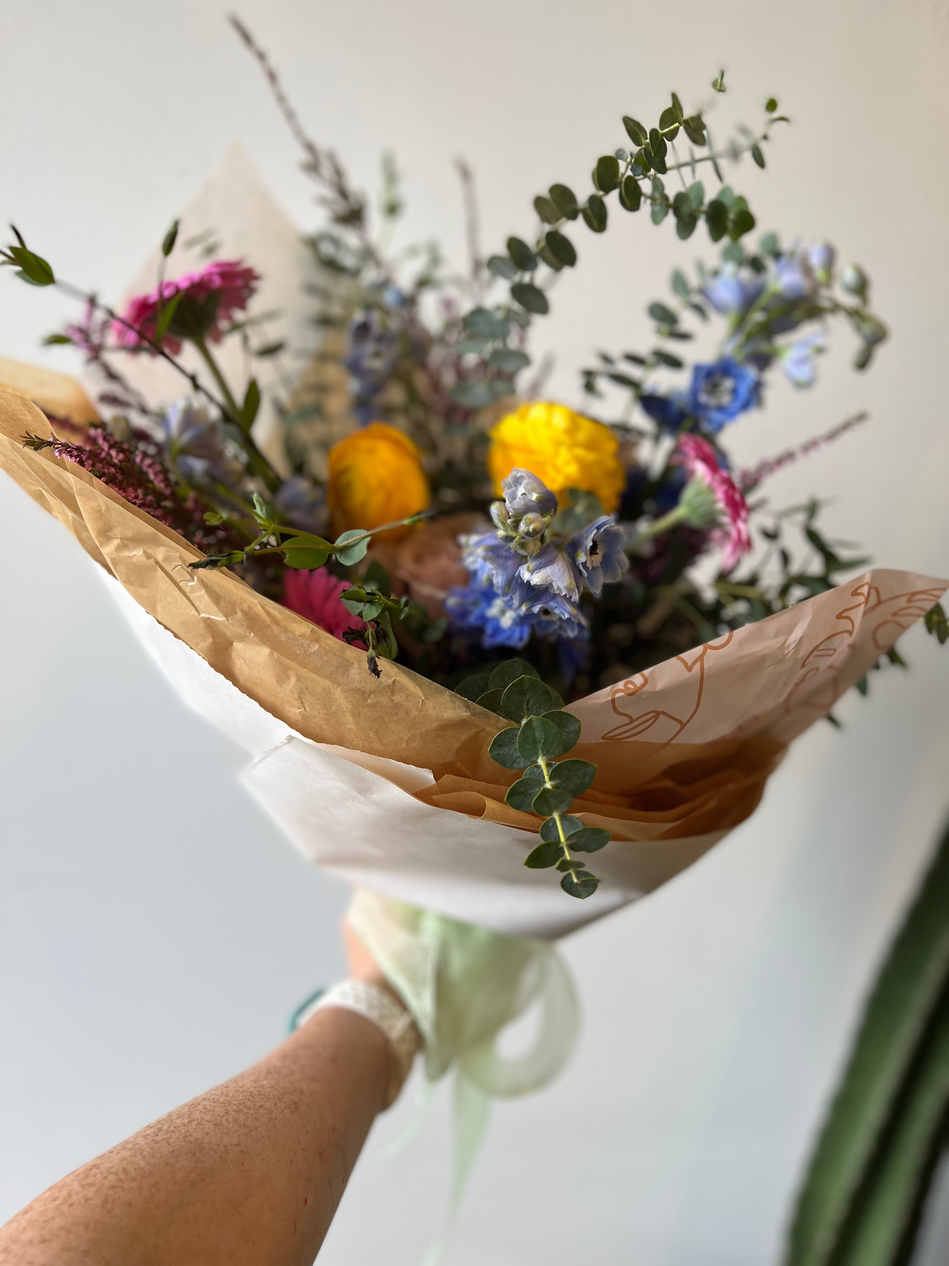 Petite Bouquet - Elegant Mini Floral Arrangement for Gifts, Home Decor & Special Occasions | Perfect for Weddings, Anniversaries & Romantic Surprises