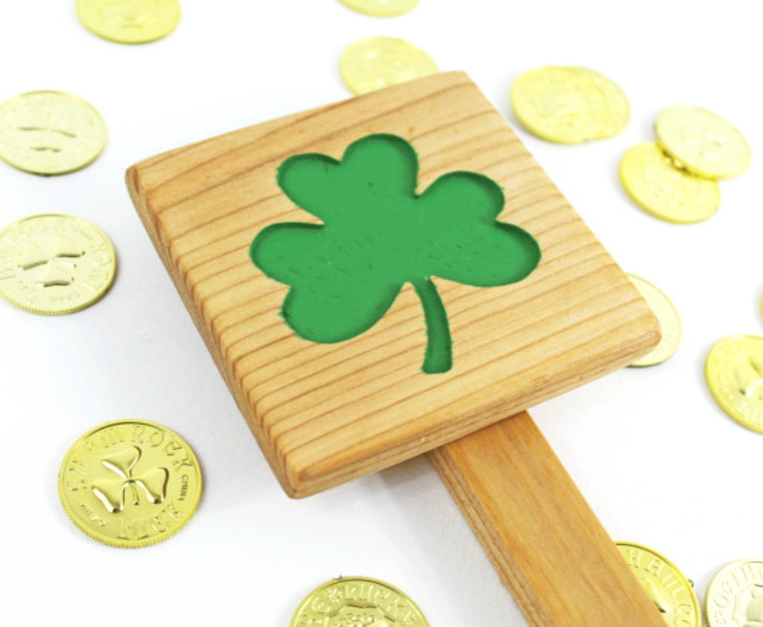 Shamrock Garden Decor - Lucky Clover Wooden St. Patrick's Day Sign - Celtic Themed Kelley Green Custom Garden Stake for Outdoor Yard Decor - Perfect for St. Patrick's Day Celebrations, Irish-Themed Gardens & Front Yard Displays