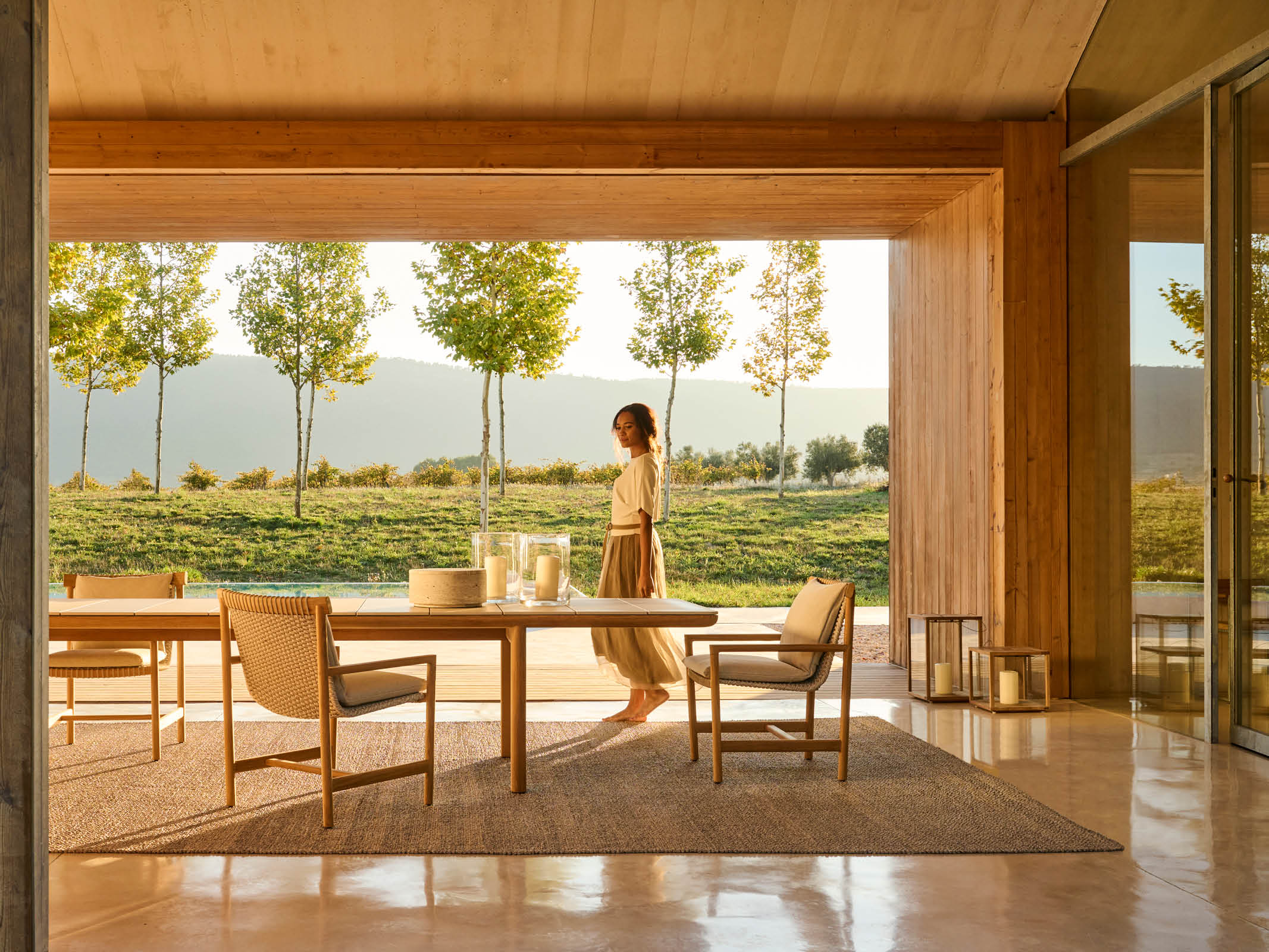 Modern Amanu Dining Table - Solid Wood Kitchen Table for 6 - Perfect for Family Dinners & Entertaining Guests