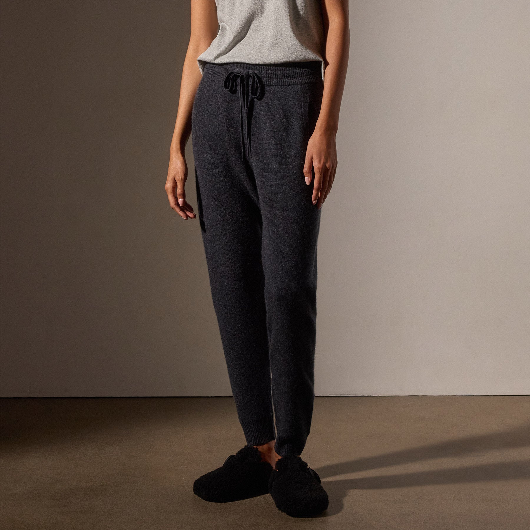 Luxury Cashmere Jogger Pants for Women & Men - Soft & Warm Coal Gray Sweatpants for Lounge, Travel & Yoga