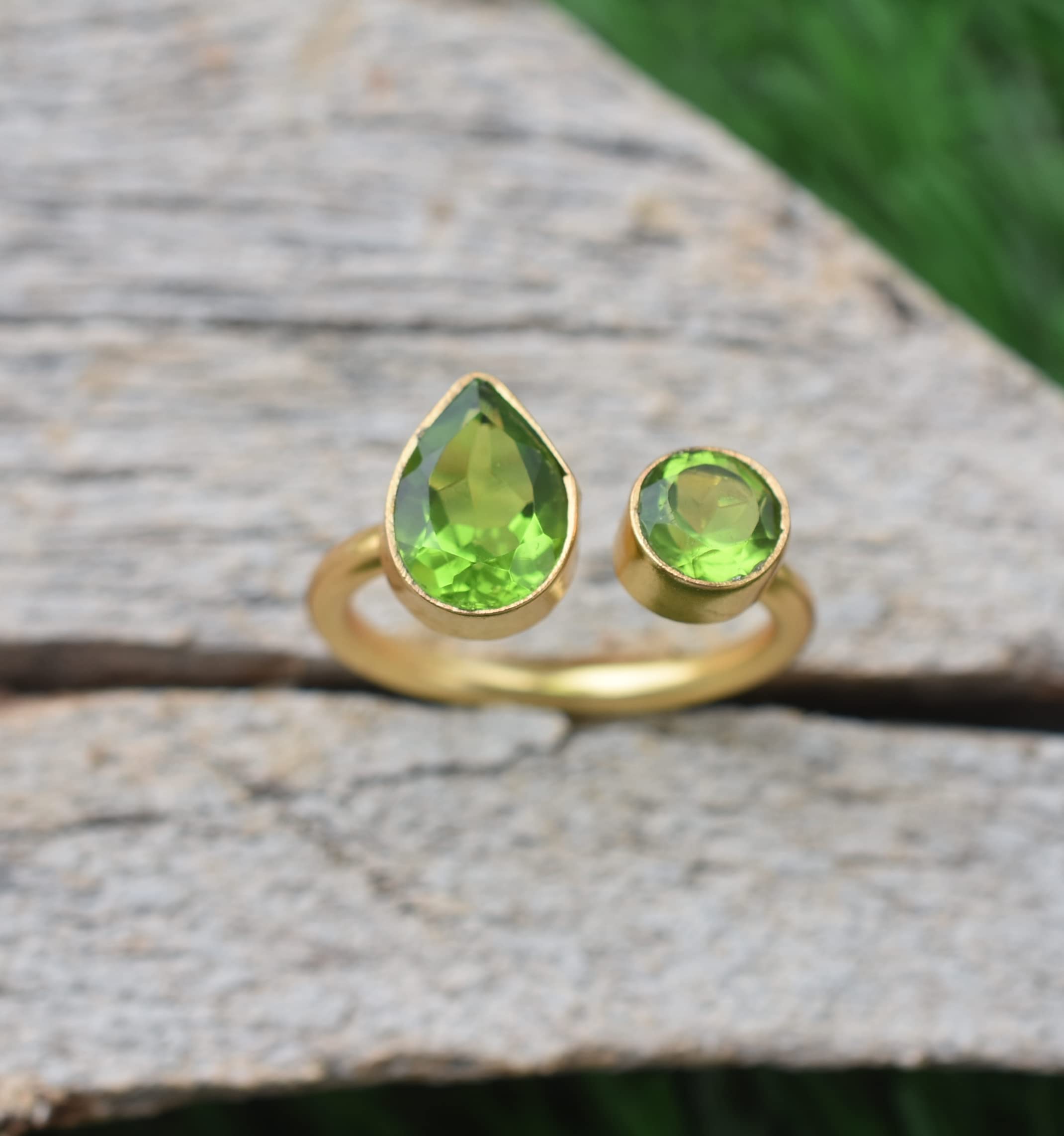 August Birthstone Peridot Ring for Women - Minimalist Green Adjustable Statement Jewelry | Delicate Costume Ring with Multi-Stone Design | Perfect for Everyday Wear, Gifts & Special Occasions