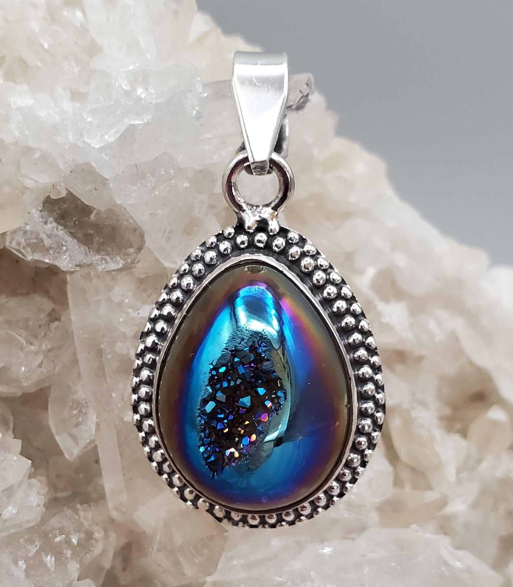 Natural Aura Druzy Pendant Necklace - Healing Crystal Jewelry for Women - Perfect for Meditation, Yoga & Spiritual Energy Balancing