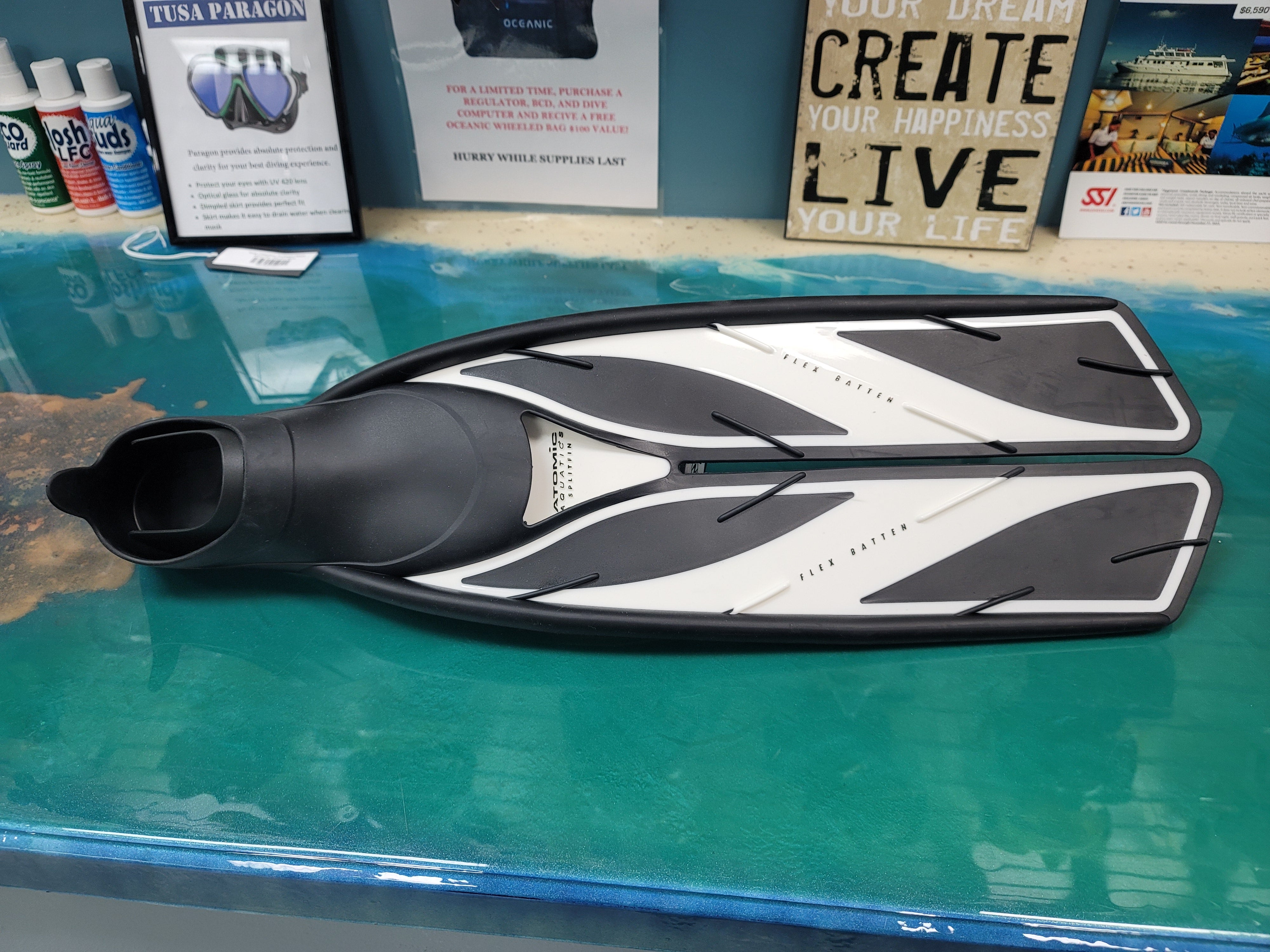 Atomic Aquatics Full Foot Split Fins - Lightweight Scuba Diving Fins for Snorkeling, Freediving & Travel - Comfortable & Efficient Swim Fins for Men & Women
