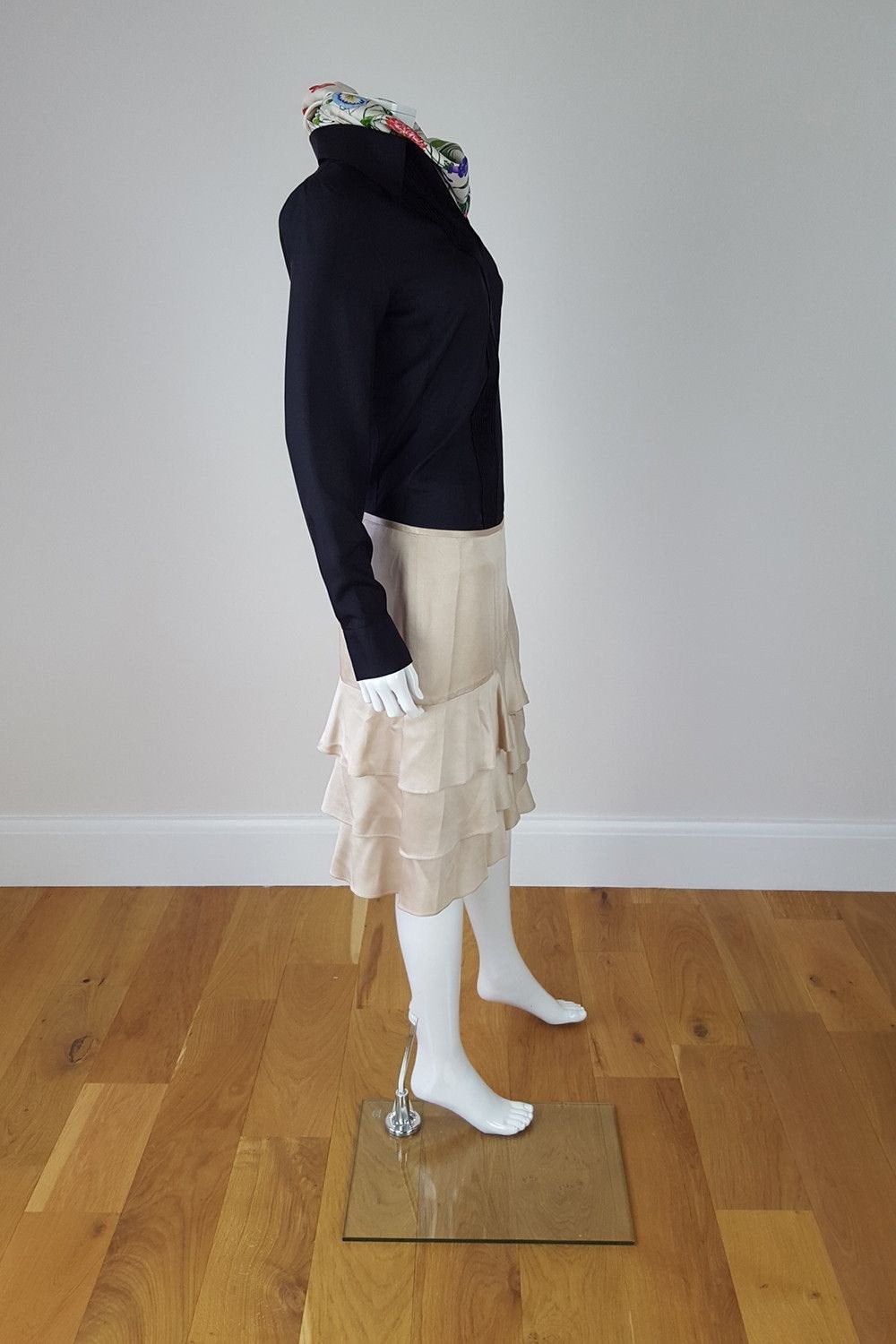 DKNY Gold Ruffled Layered Mid Rise Ra Ra Mini Skirt - Women's Fashion Party Skirt (Size US 8) | Perfect for Night Out, Club Wear & Special Occasions