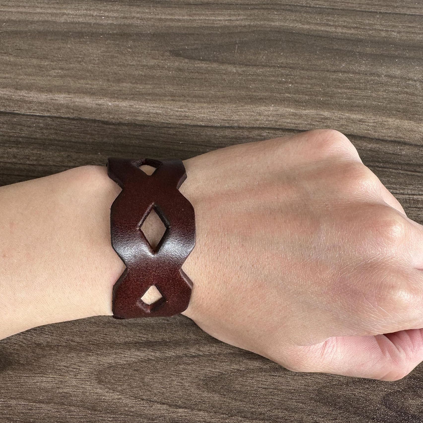 Punk Rock Hollow Faux Leather Wristband - Adjustable Snap Cuff Bracelet for Women & Men - Gothic Retro Style Arm Band for Concerts, Parties & Fashion Accessories