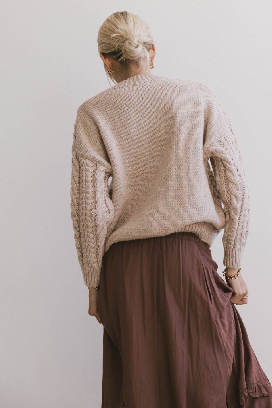 Annie Women's Cable Knit Sweater in Taupe - Cozy Winter Pullover for Casual Outfits & Holiday Gatherings