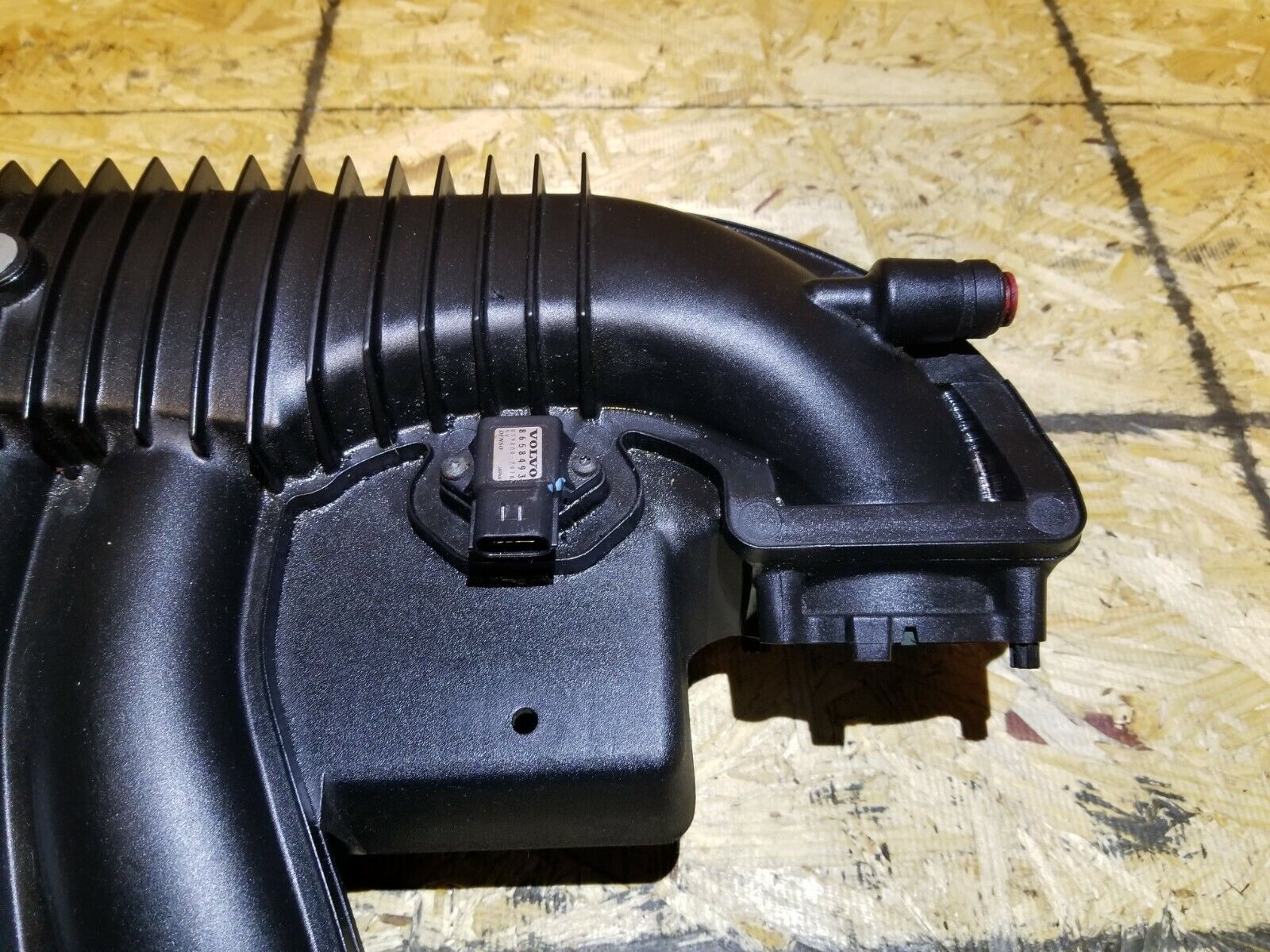 Original Volvo S40 2.4L Non-Turbo Intake Manifold (30646518) - OEM Replacement for 2005-2009 Models - Perfect for Engine Performance Upgrades & Repairs