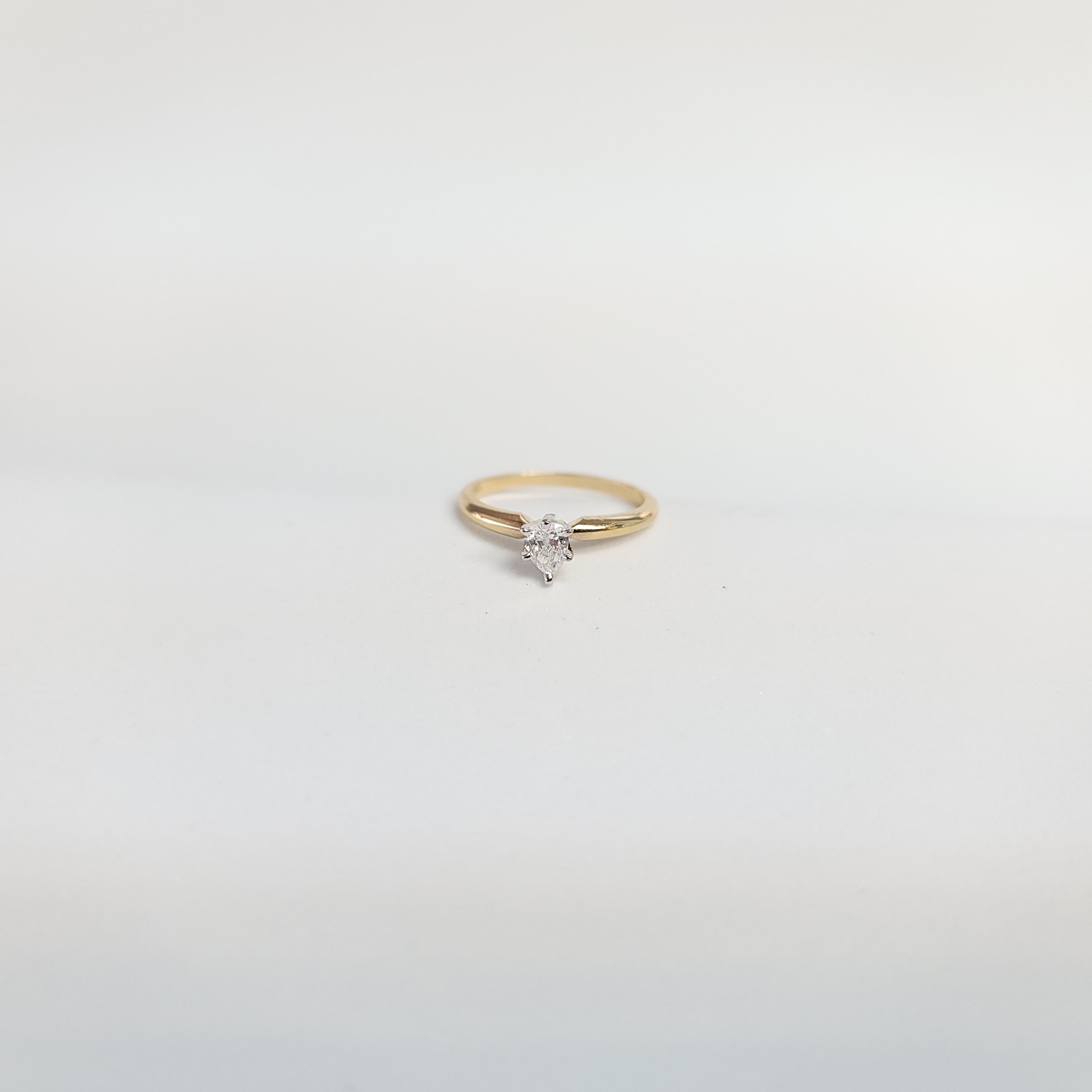 0.25 Carat Pear Solitaire Diamond Engagement Ring - Elegant Wedding Band for Proposal & Anniversary Gifts - Perfect for Romantic Moments & Special Occasions